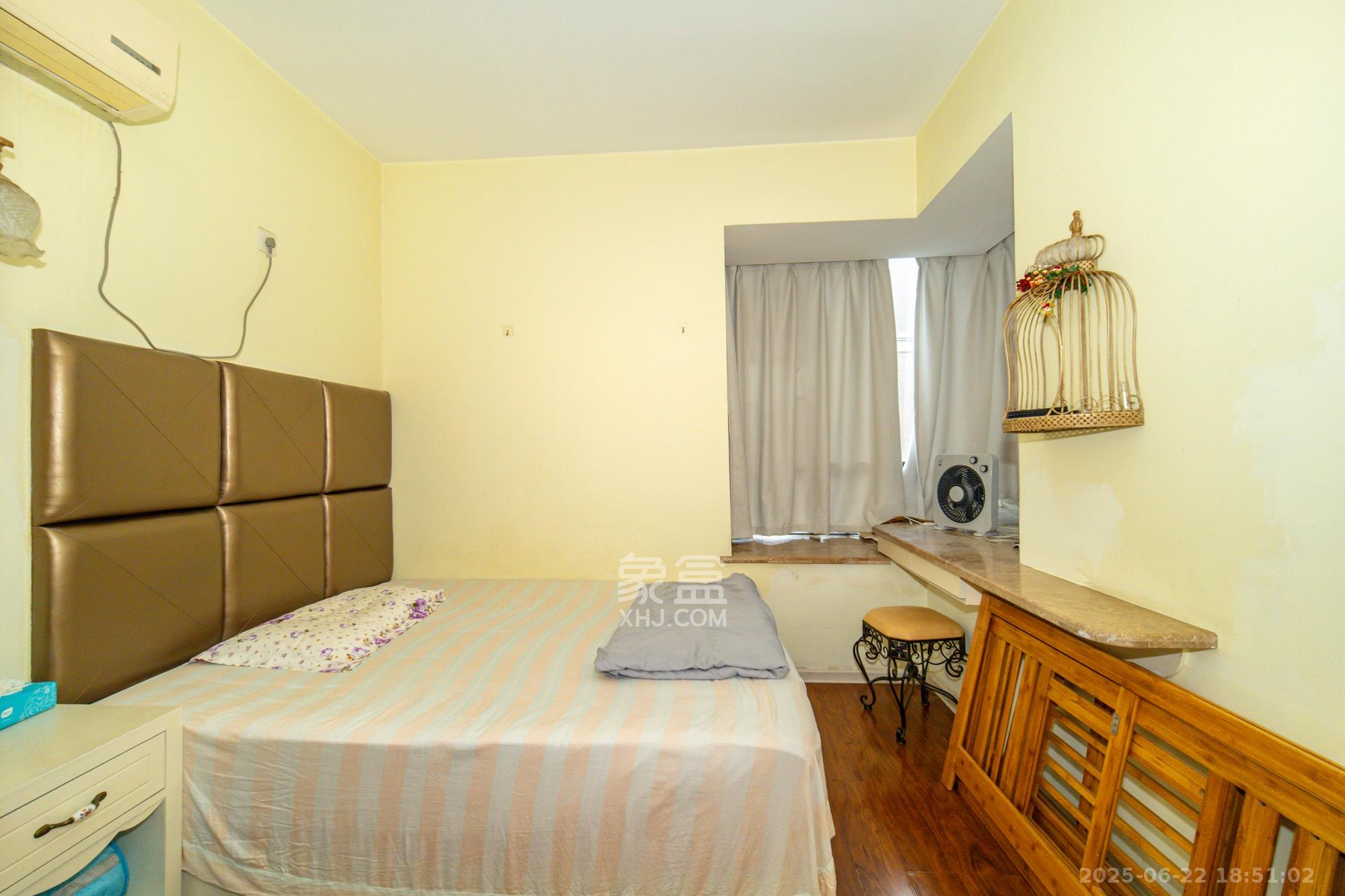 华润凤凰城一期  2室2厅1卫    51.8万 华润凤凰城一期  2室2厅1卫    51.8万卧室