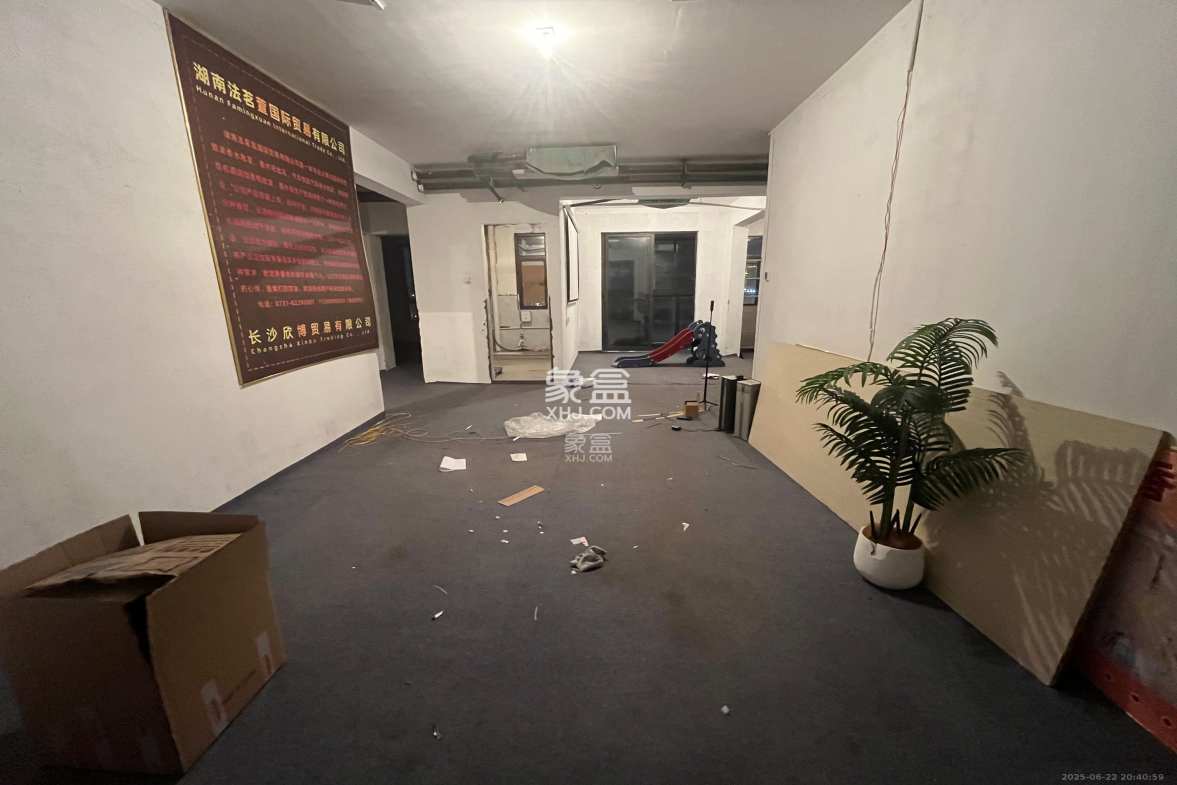 华晨国际公馆 4室2厅2卫 4500.0元/月 华晨国际公馆 4室2厅2卫 4500.0元/月室内图