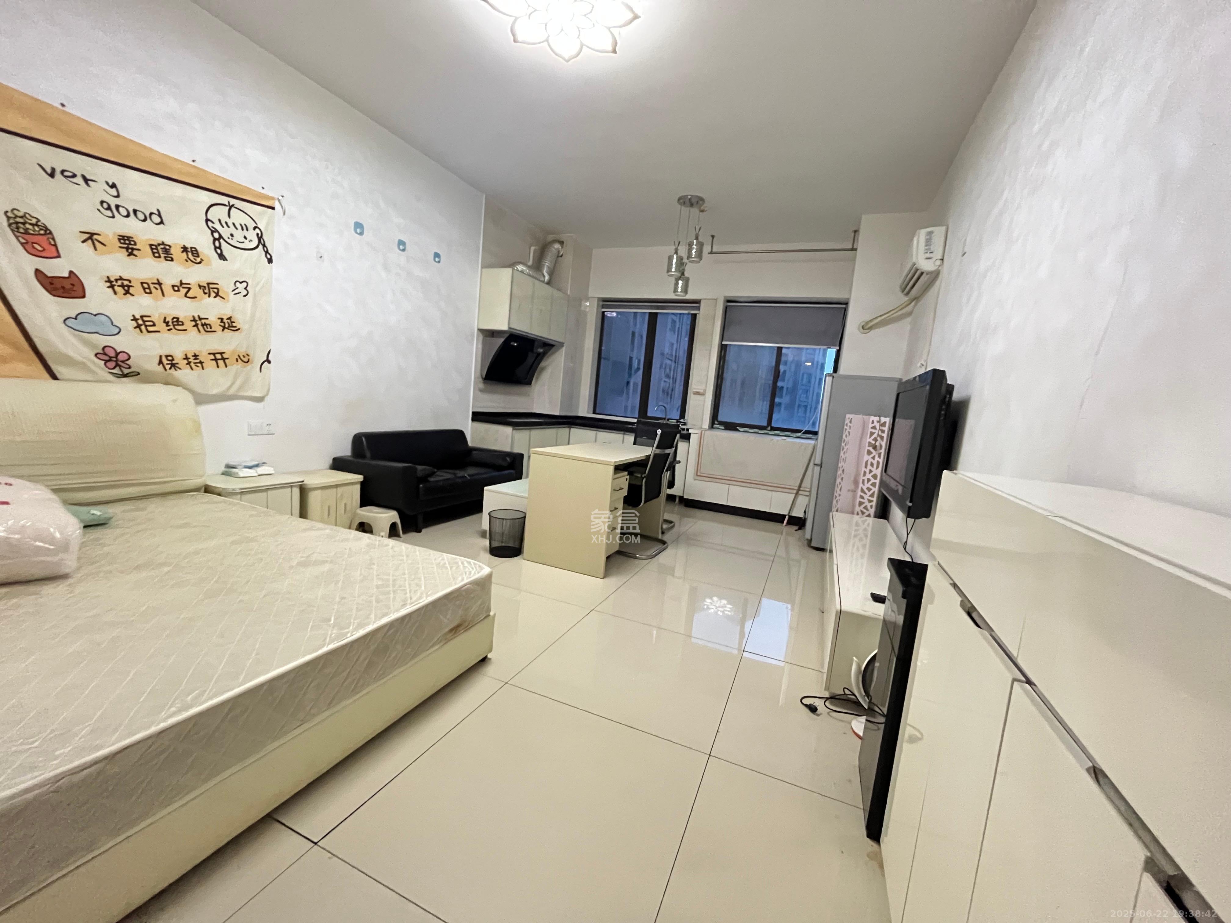 长房天翼未来城  1室1厅1卫    1700.0元/月室内图