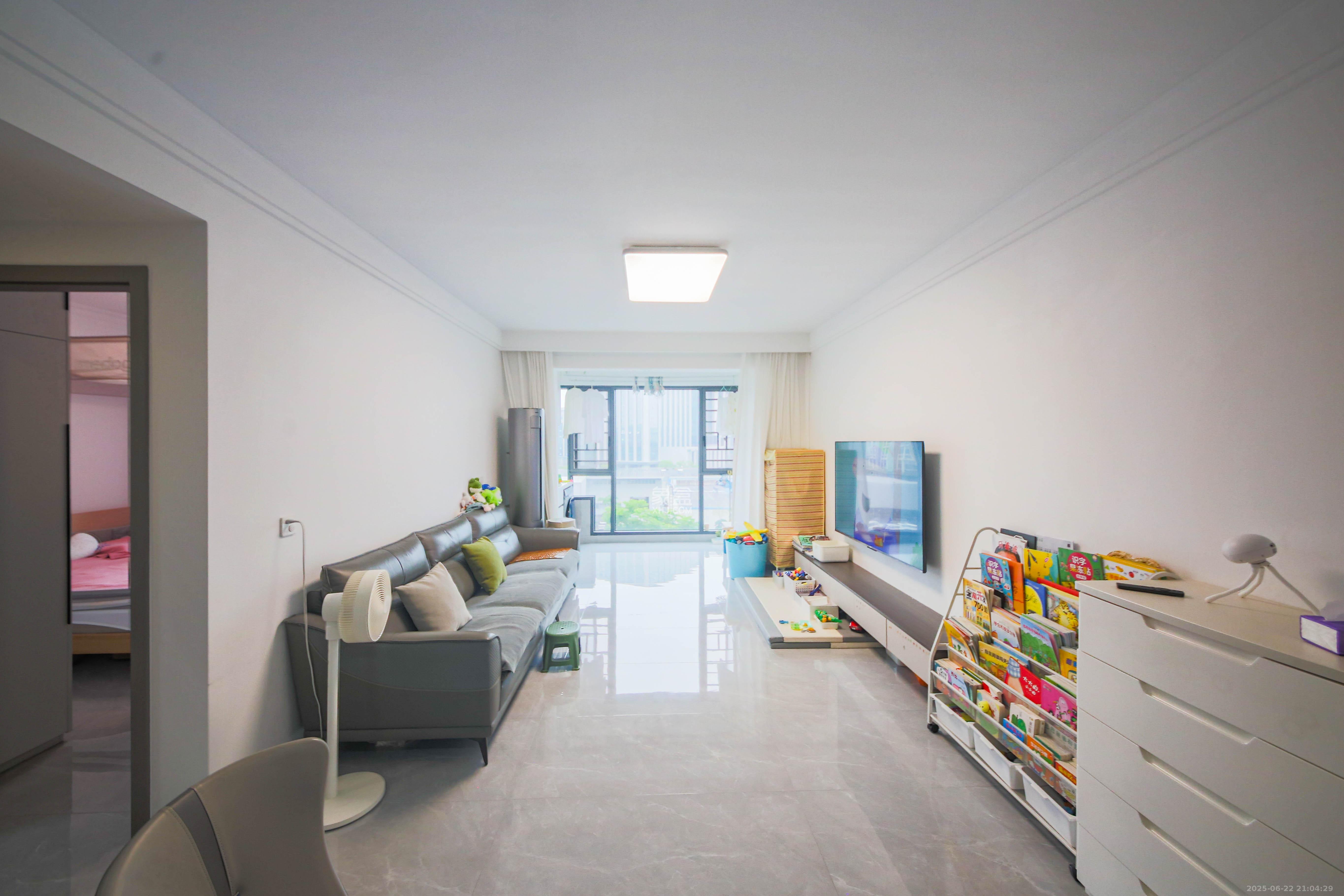 天城国际广场  3室2厅1卫    145.0万 天城国际广场  3室2厅1卫    145.0万客厅