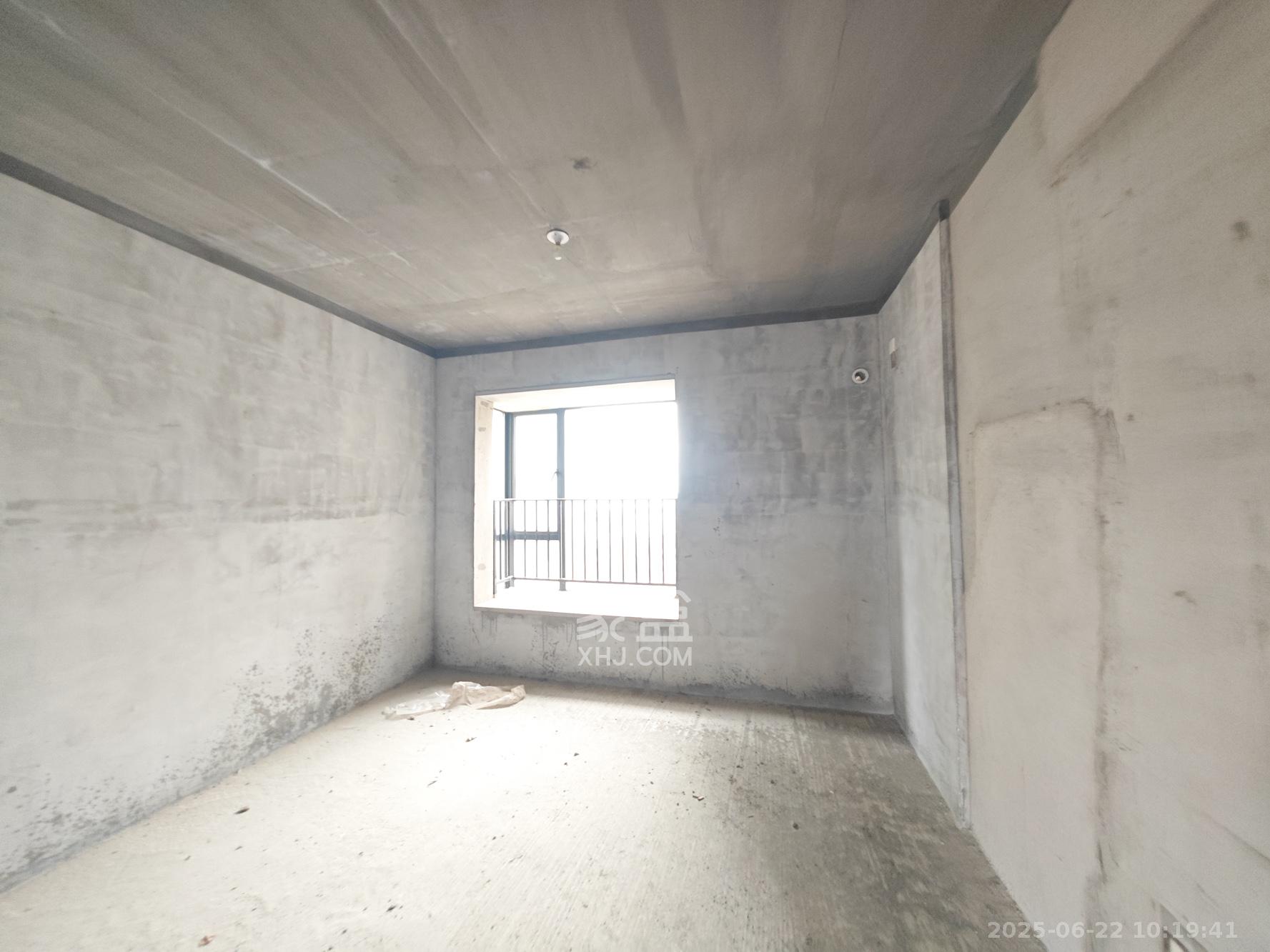 中建嘉和城  4室2厅2卫   113.00万卧室