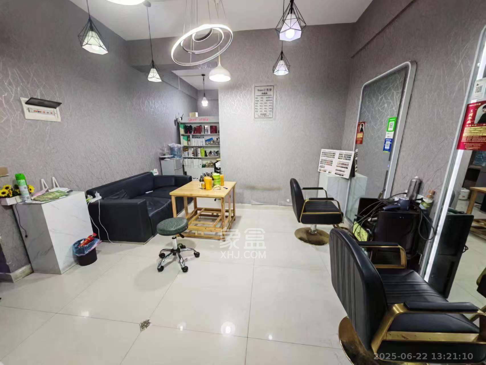 都市兰亭  1室1厅1卫    1000.0元/月 都市兰亭  1室1厅1卫    1000.0元/月室内图