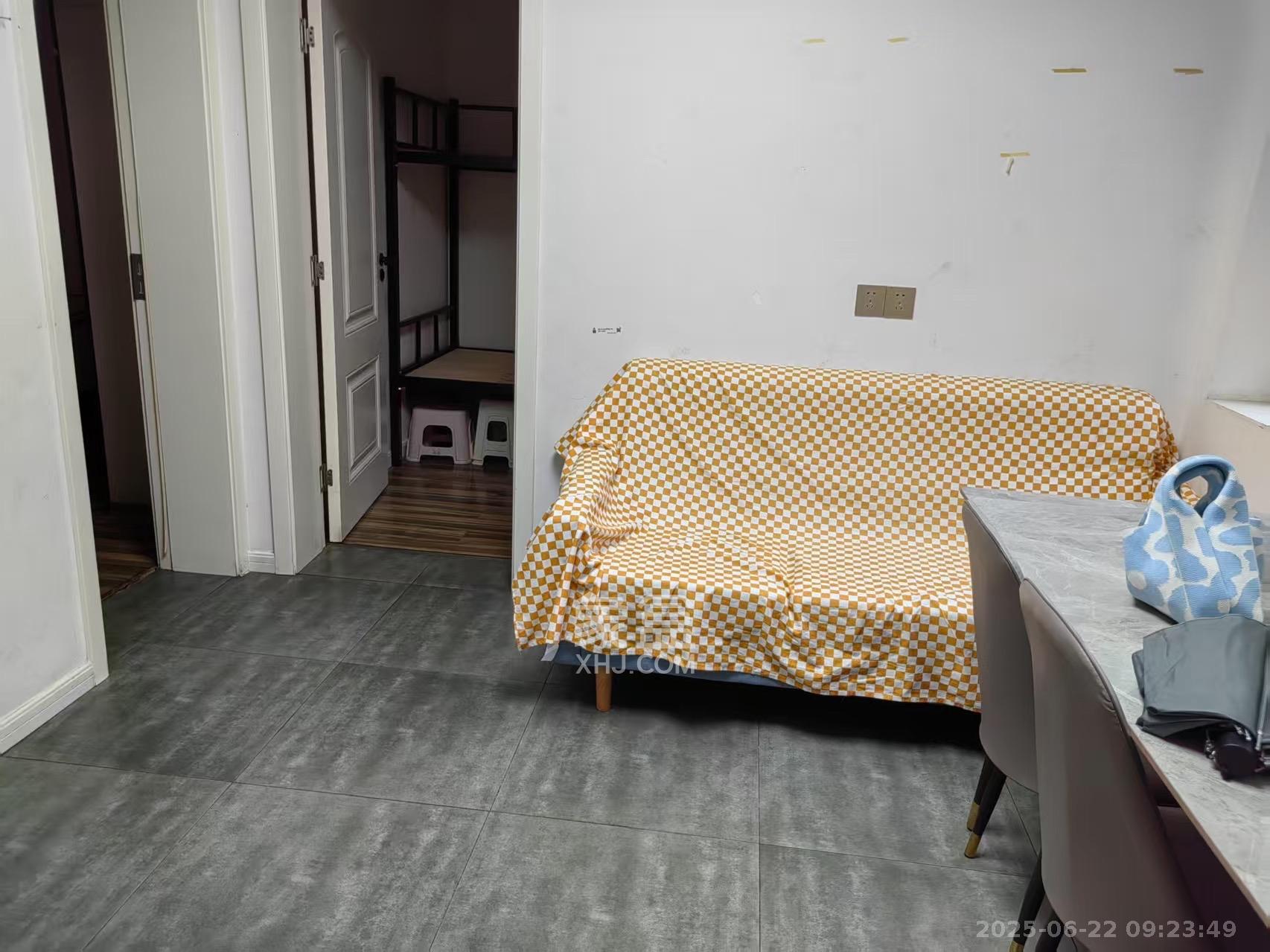 燕山街社区  3室1厅1卫   2500.00元/月