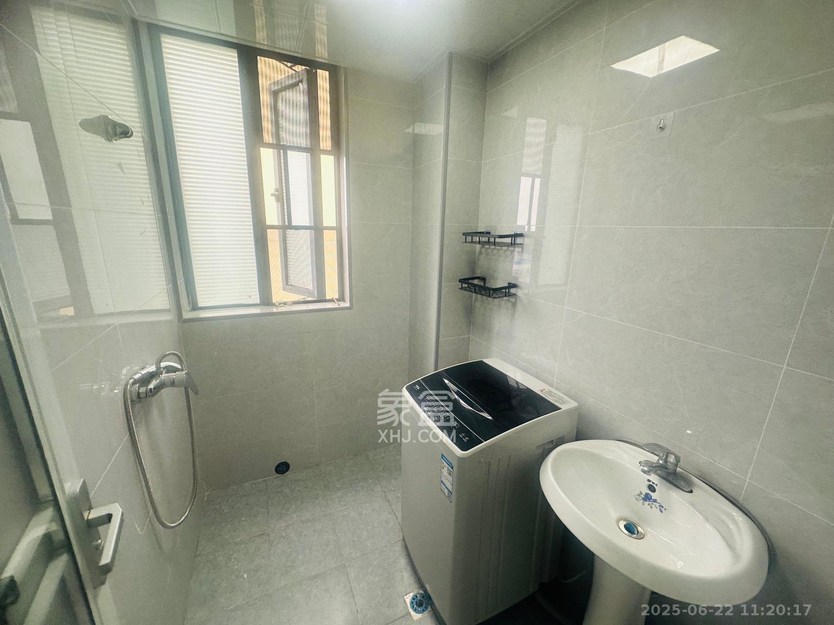 中南国际眼镜城(中伟商业中心) 3室2厅1卫 2100.0元/月 中南国际眼镜城(中伟商业中心) 3室2厅1卫 2100.0元/月室内图