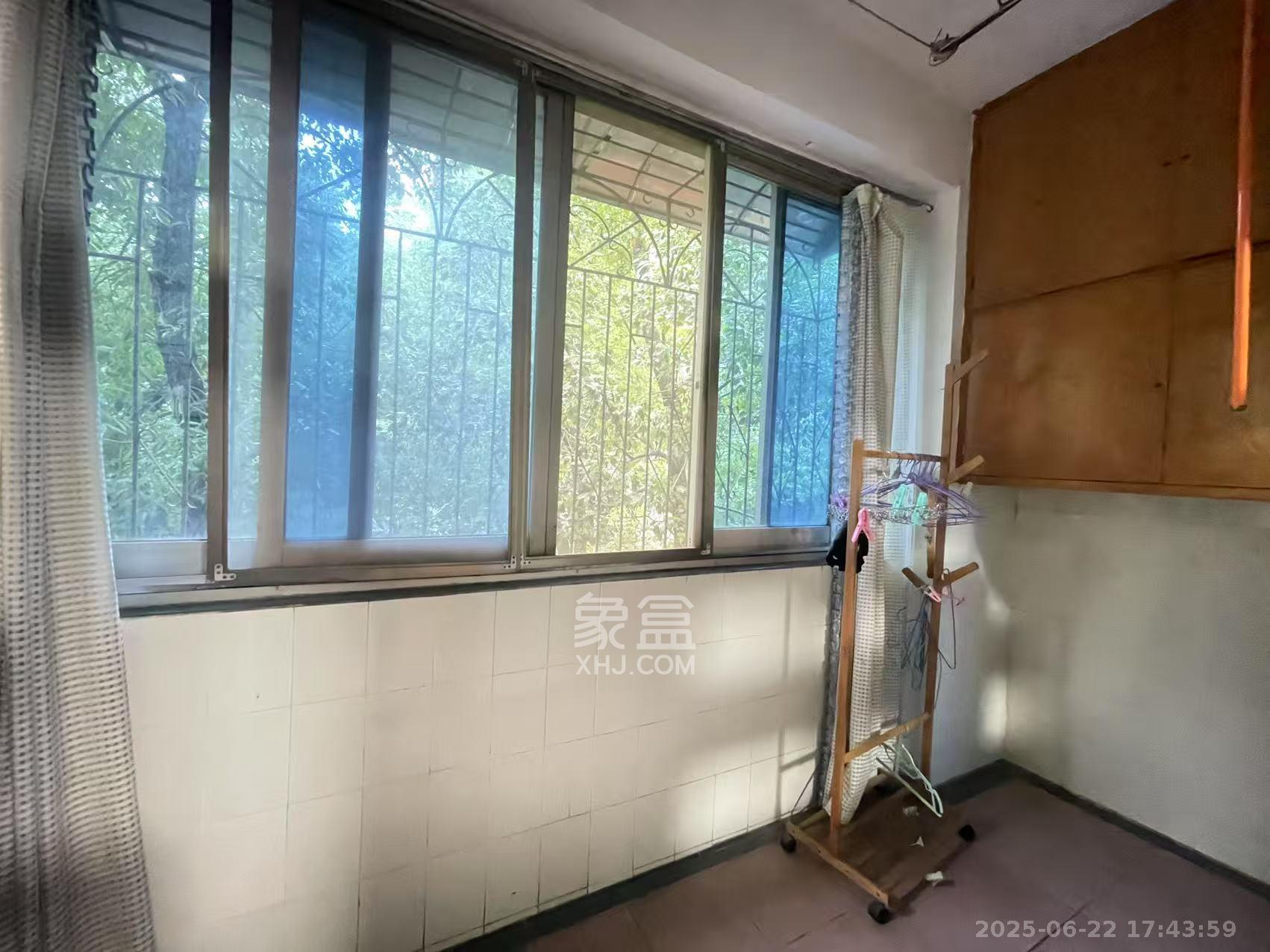 南园小区  2室1厅1卫   1500.00元/月室内图