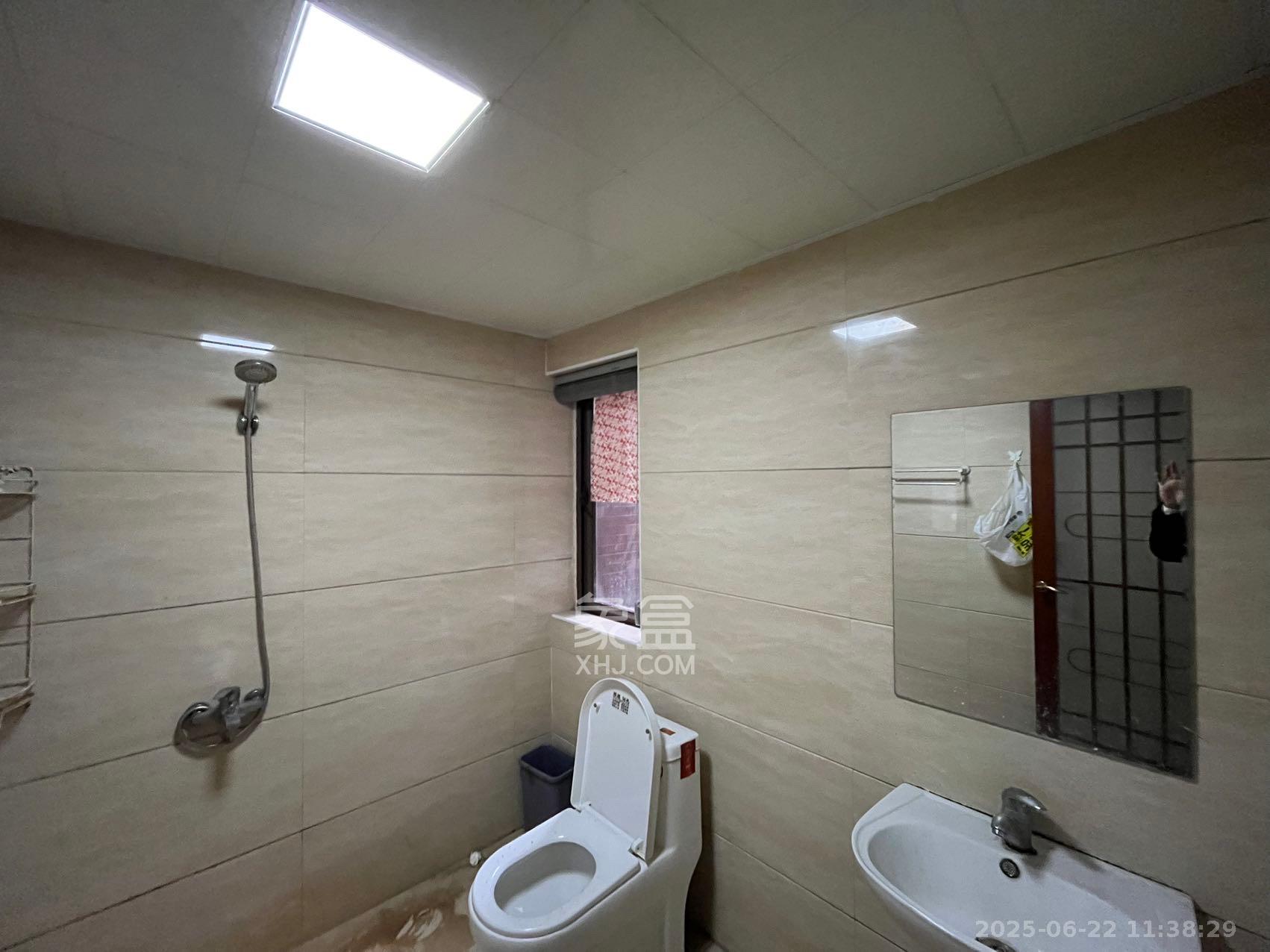 金色溪泉湾 3室2厅2卫 2700.0元/月 金色溪泉湾 3室2厅2卫 2700.0元/月室内图