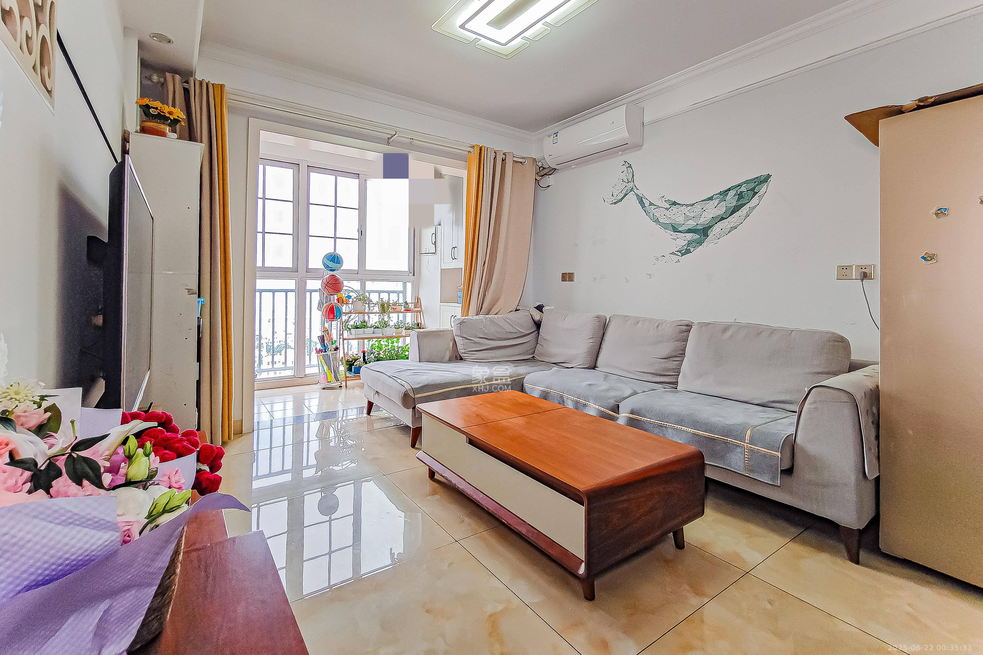 华润置地广场二期 3室2厅2卫 73.8万 华润置地广场二期 3室2厅2卫 73.8万客厅