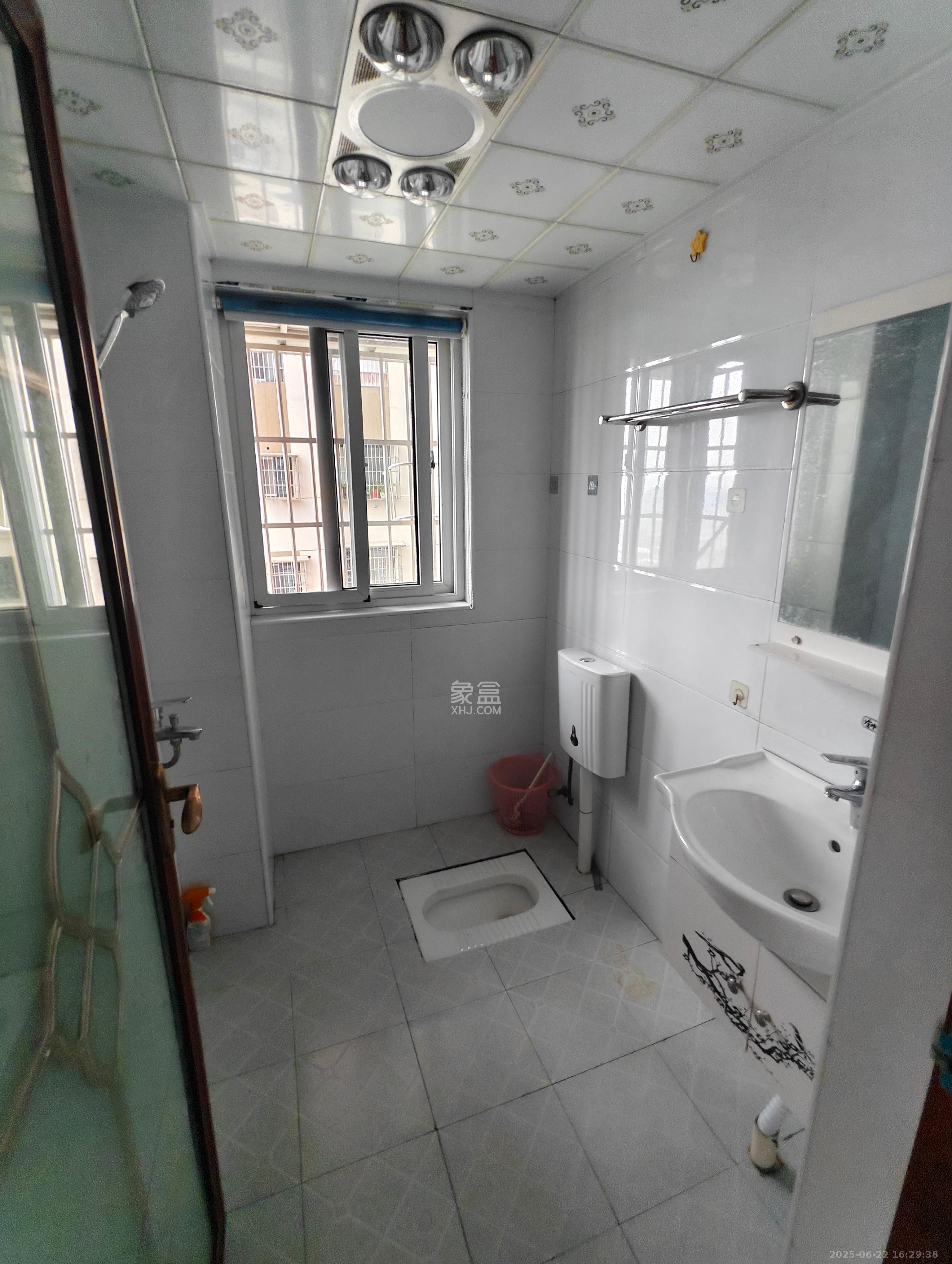 嘉顺苑 1室2厅1卫 2100.0元/月 嘉顺苑 1室2厅1卫 2100.0元/月室内图