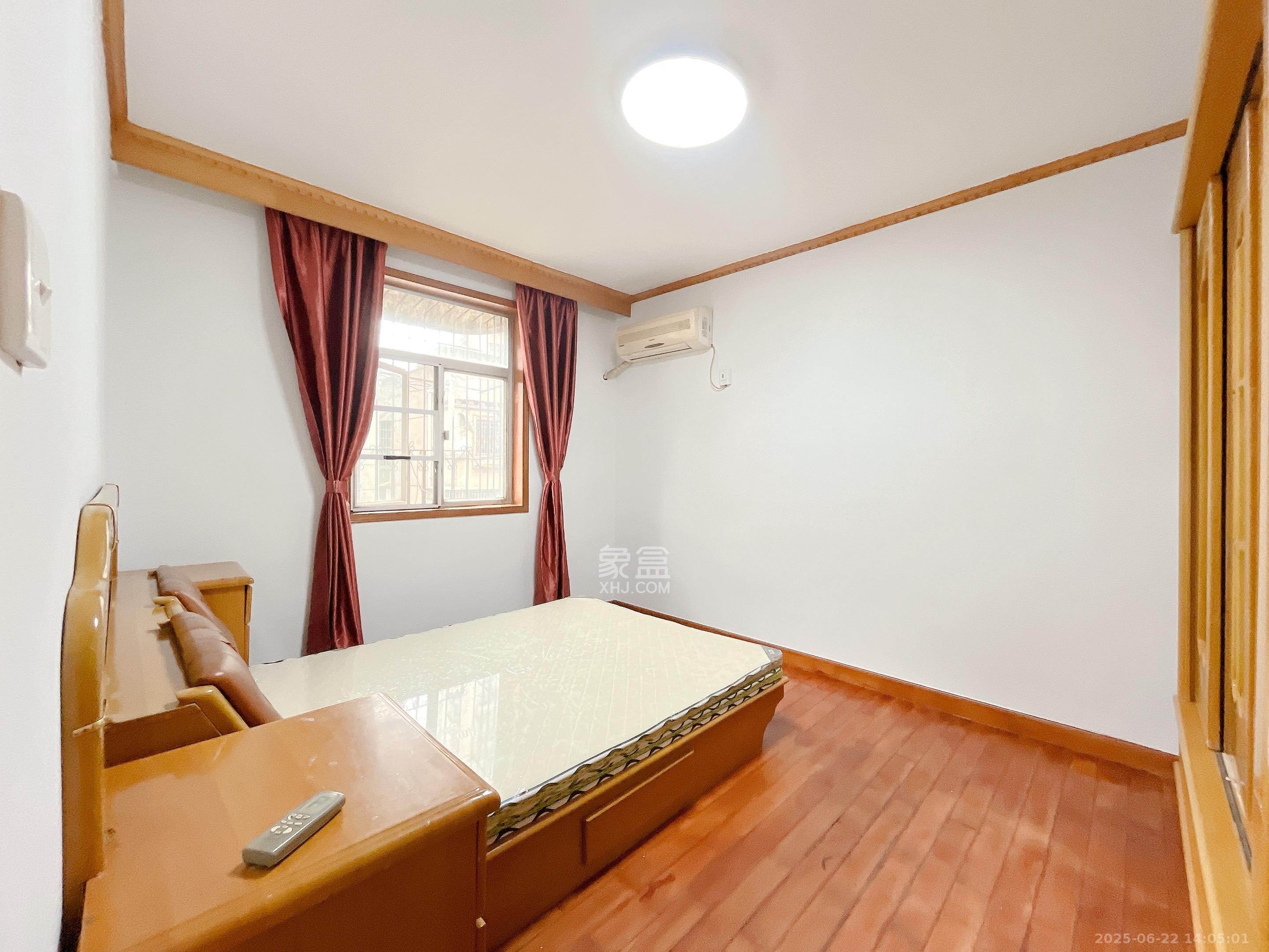 新运公寓 3室2厅1卫 2400.0元/月 新运公寓 3室2厅1卫 2400.0元/月室内图