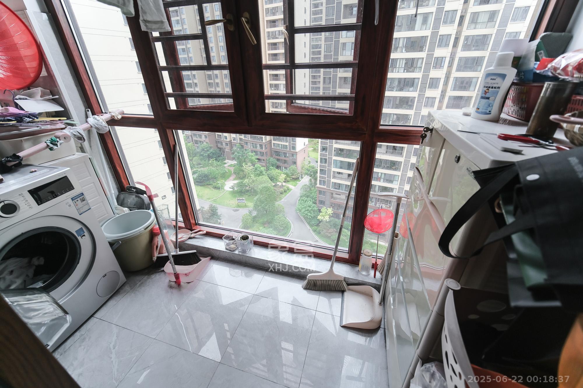 星雅美辰 4室2厅2卫 125.0万 星雅美辰 4室2厅2卫 125.0万阳台