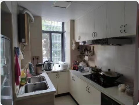 广电中心家属楼  2室1厅1卫    2100.0元/月 广电中心家属楼  2室1厅1卫    2100.0元/月室内图