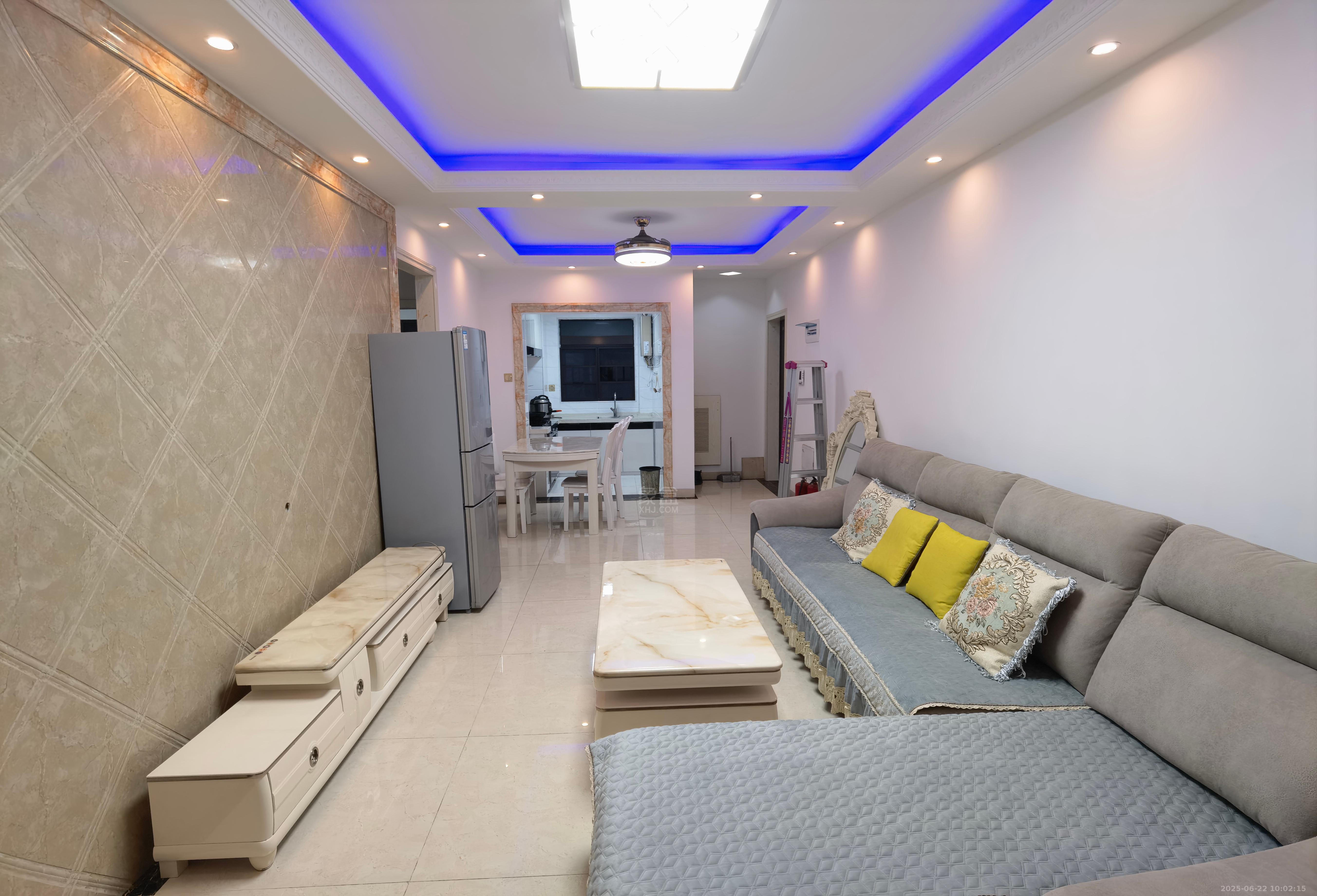 蓝溪谷 3室2厅2卫 2200.0元/月 蓝溪谷 3室2厅2卫 2200.0元/月室内图