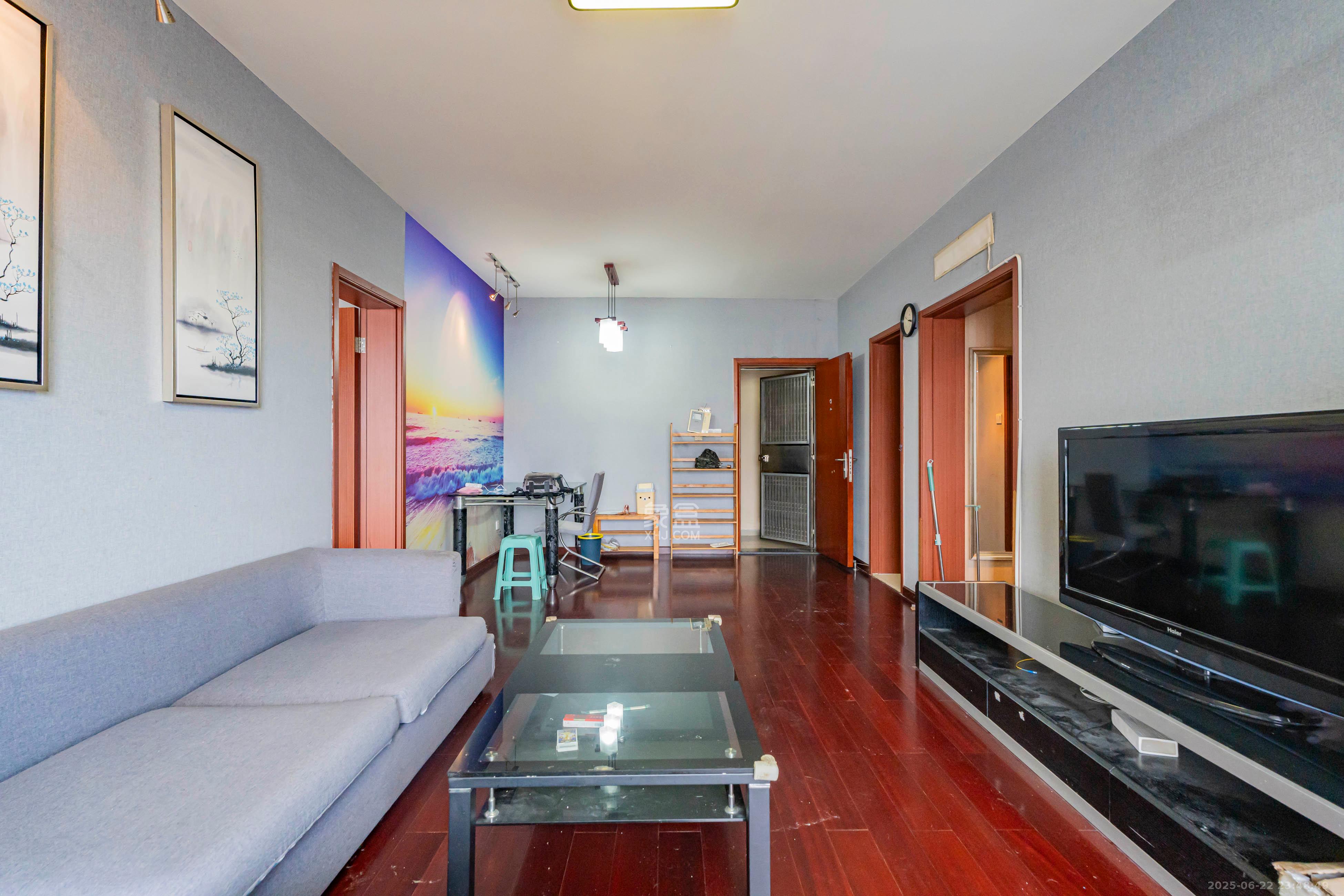 盛世美居荷园 2室2厅2卫 112.0万 盛世美居荷园 2室2厅2卫 112.0万客厅