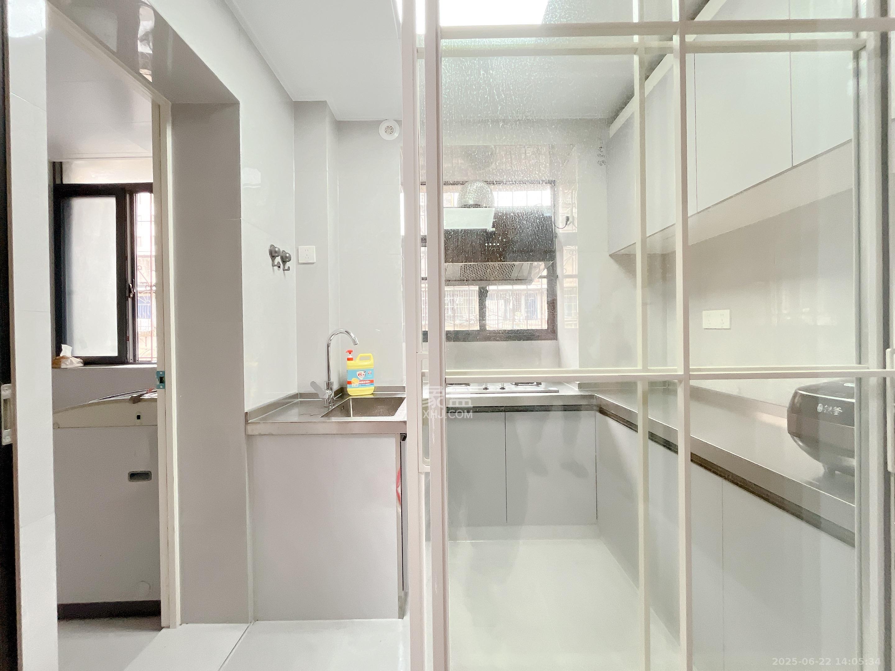 新运公寓 3室2厅1卫 2400.0元/月 新运公寓 3室2厅1卫 2400.0元/月室内图