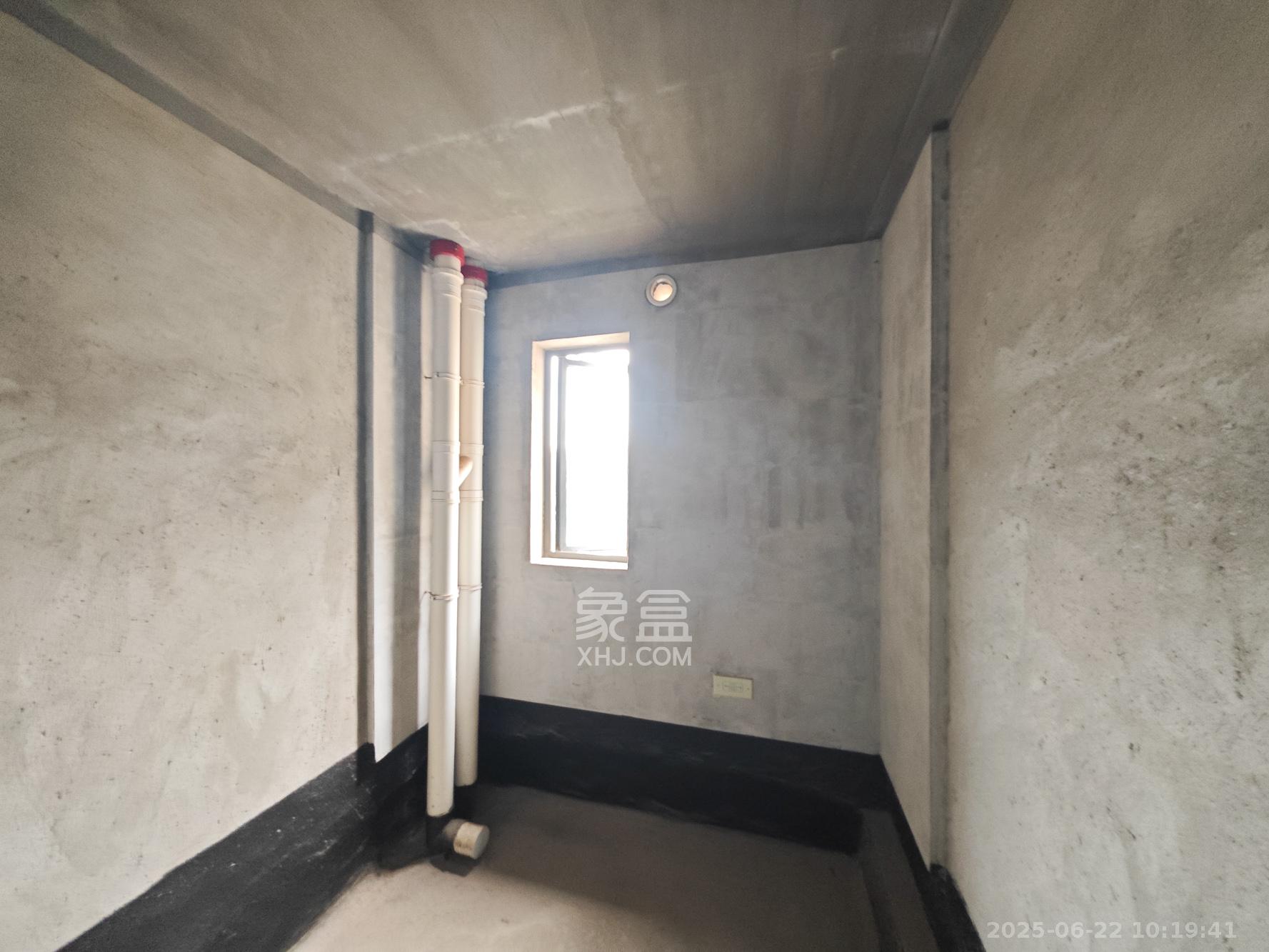 中建嘉和城  4室2厅2卫   113.00万其他