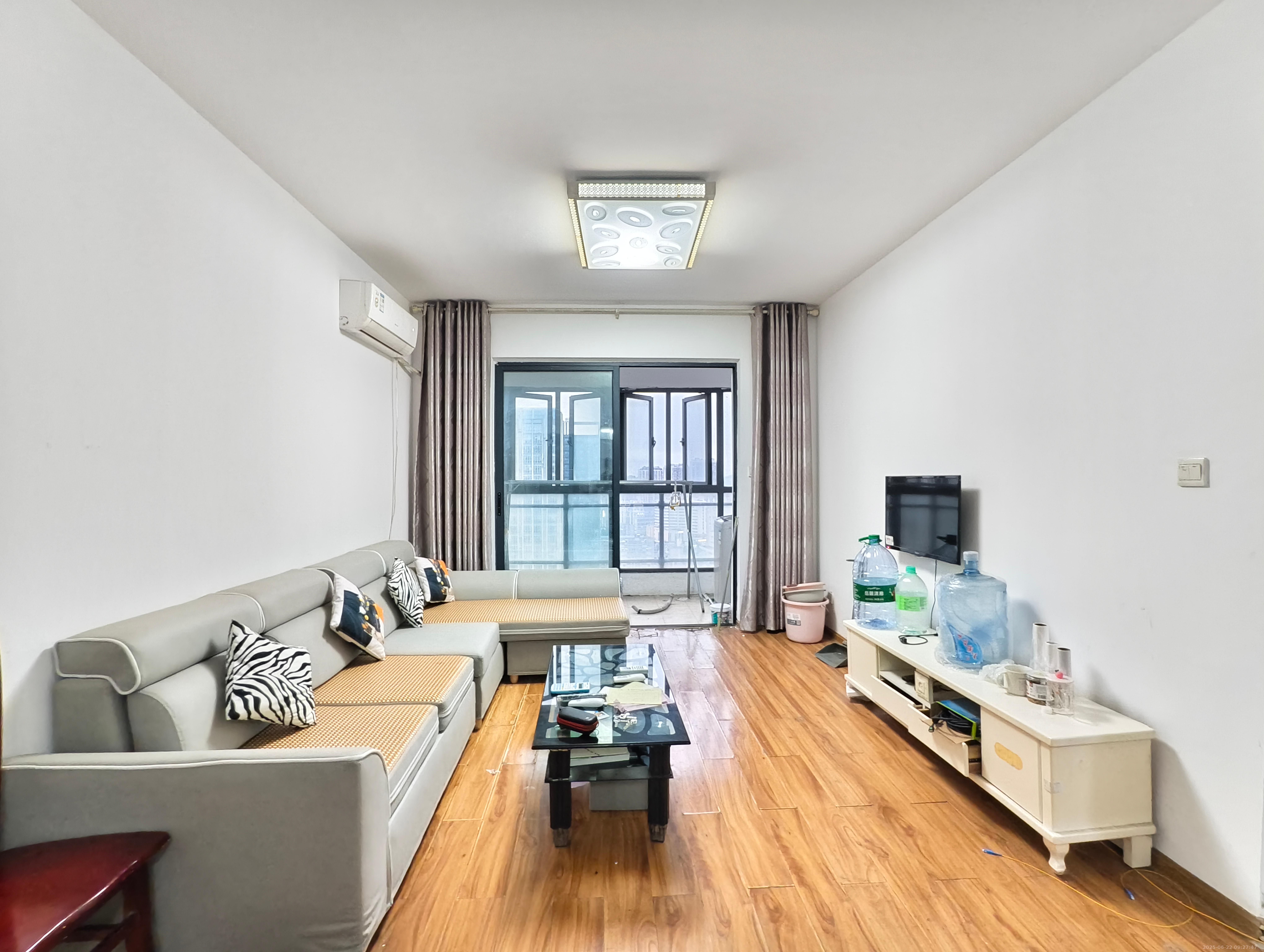 奥克斯广场 3室2厅1卫 2600.0元/月 奥克斯广场 3室2厅1卫 2600.0元/月室内图