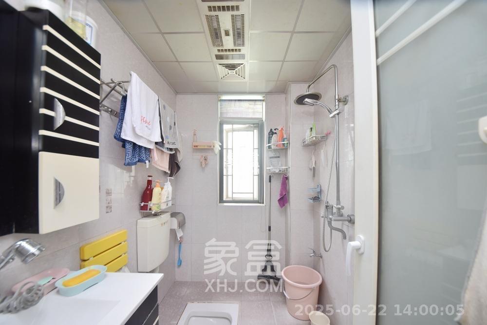 新城新世界一二三期  1室2厅1卫   2300.00元/月室内图
