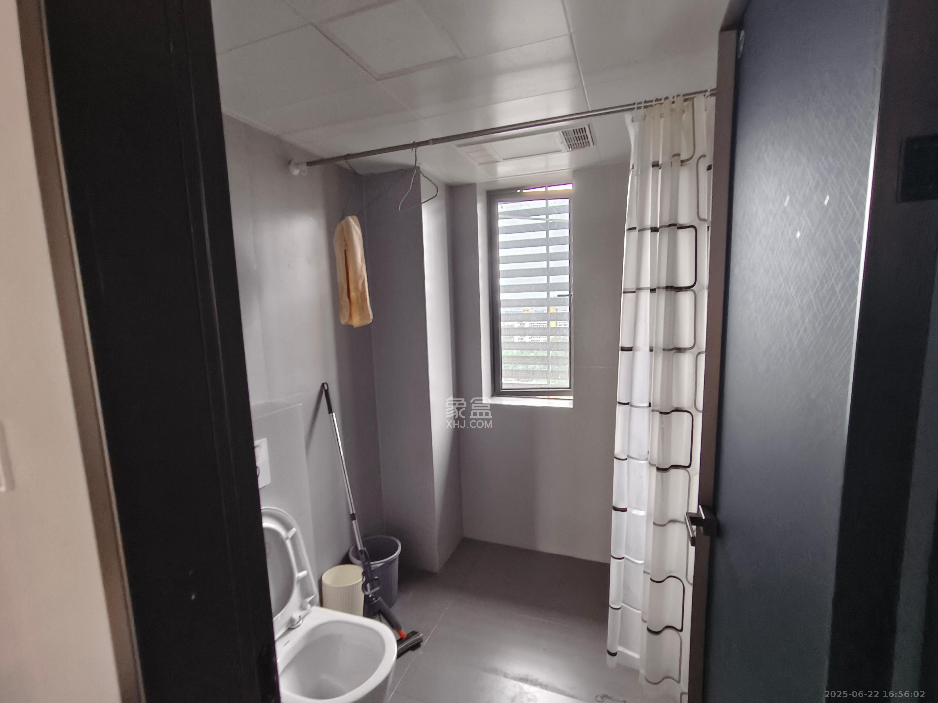 好莱城(弘德西街) 3室2厅2卫 3200.0元/月 好莱城(弘德西街) 3室2厅2卫 3200.0元/月室内图