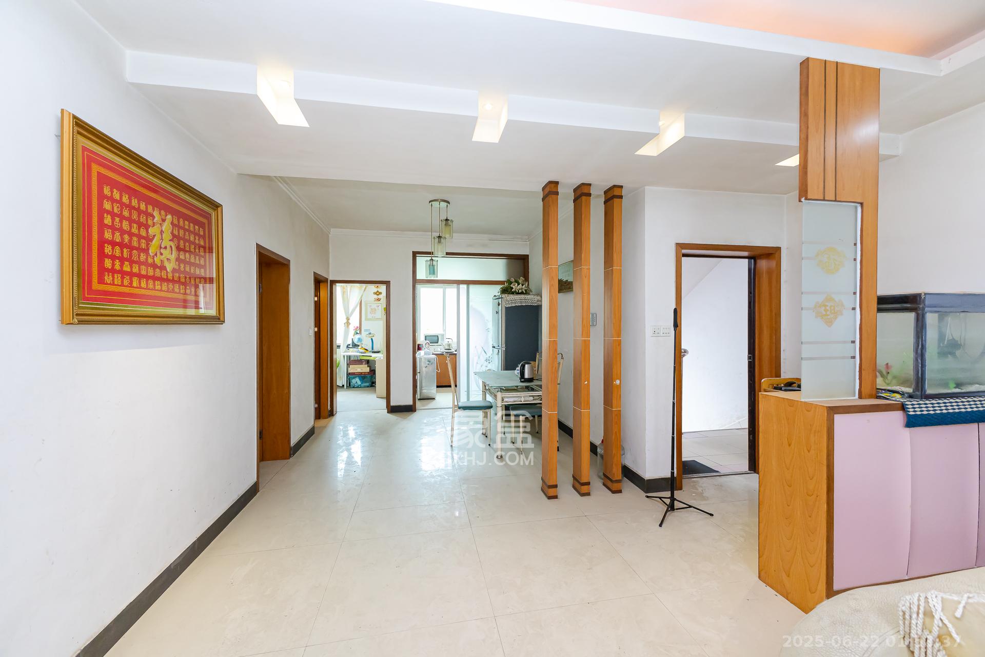 长高圆梦佳苑 3室2厅2卫 65.0万 长高圆梦佳苑 3室2厅2卫 65.0万客厅