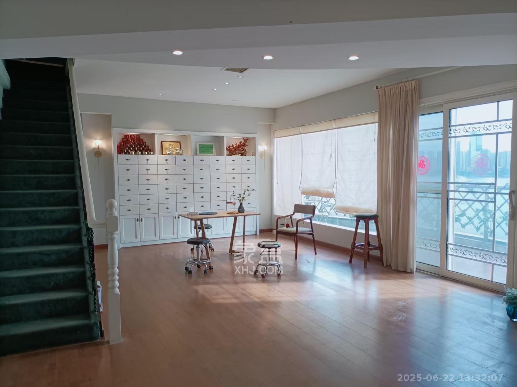 湘江世纪城富湾国际 6室2厅2卫 10000.0元/月 湘江世纪城富湾国际 6室2厅2卫 10000.0元/月室内图