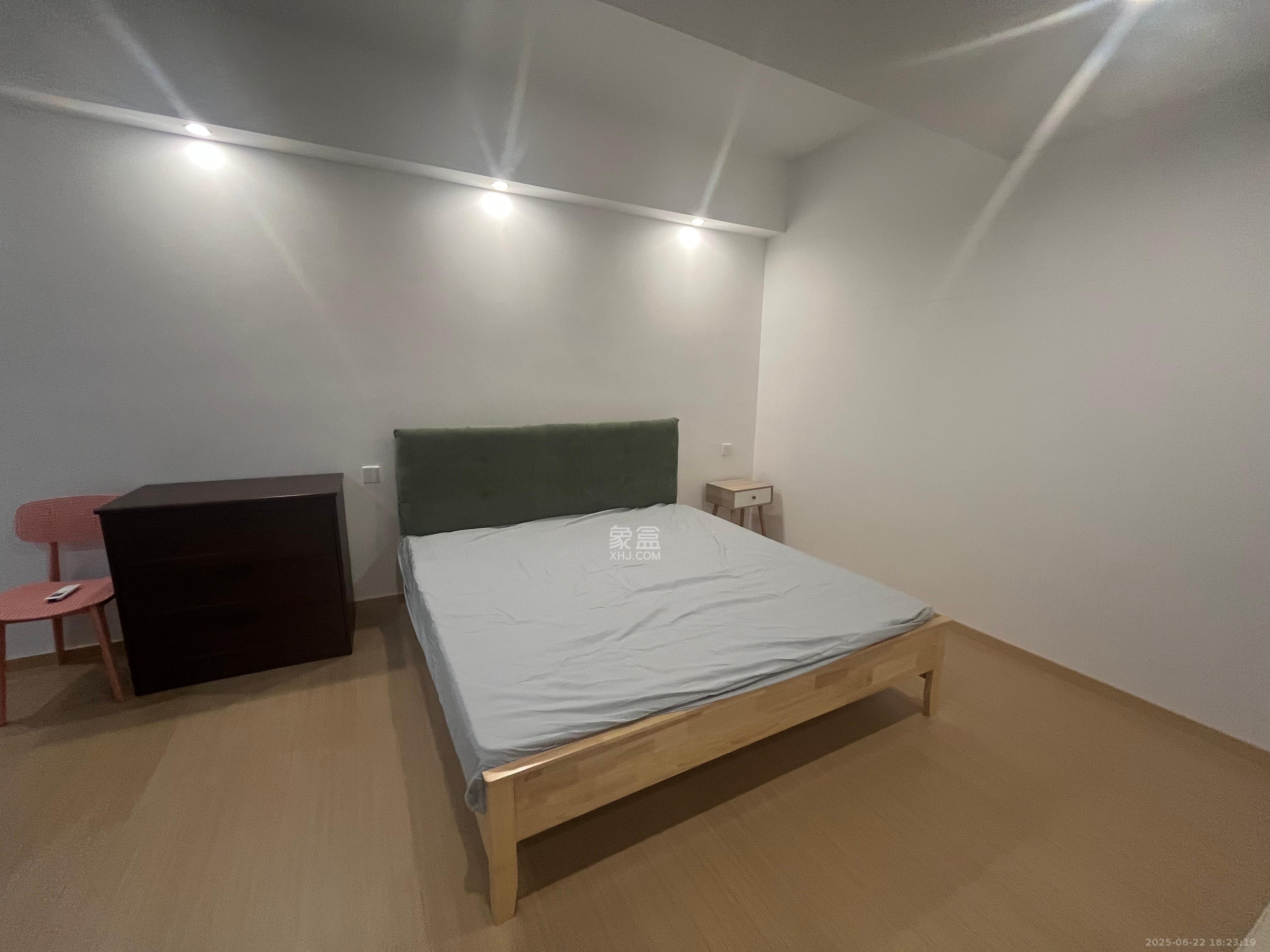 摩天一号  1室1厅1卫   2100.00元/月室内图