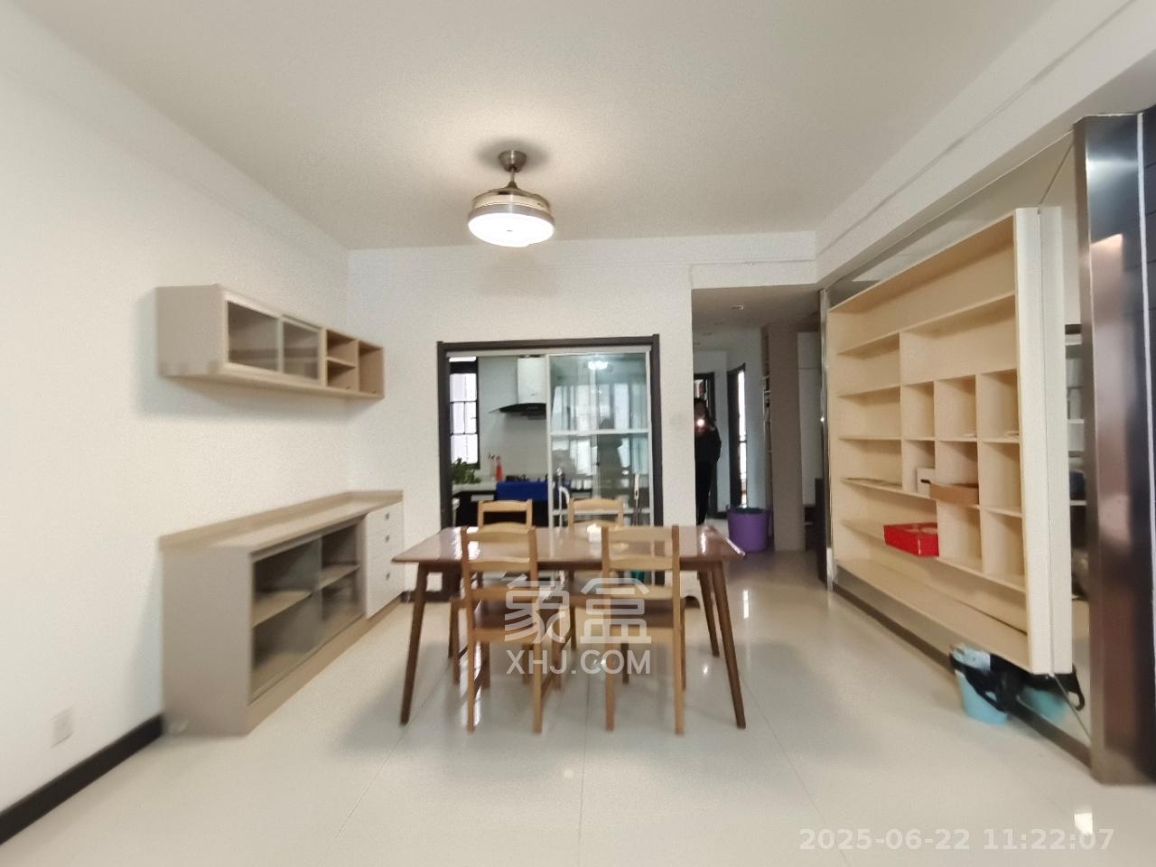 阳光100三期  3室2厅2卫    2800.0元/月室内图