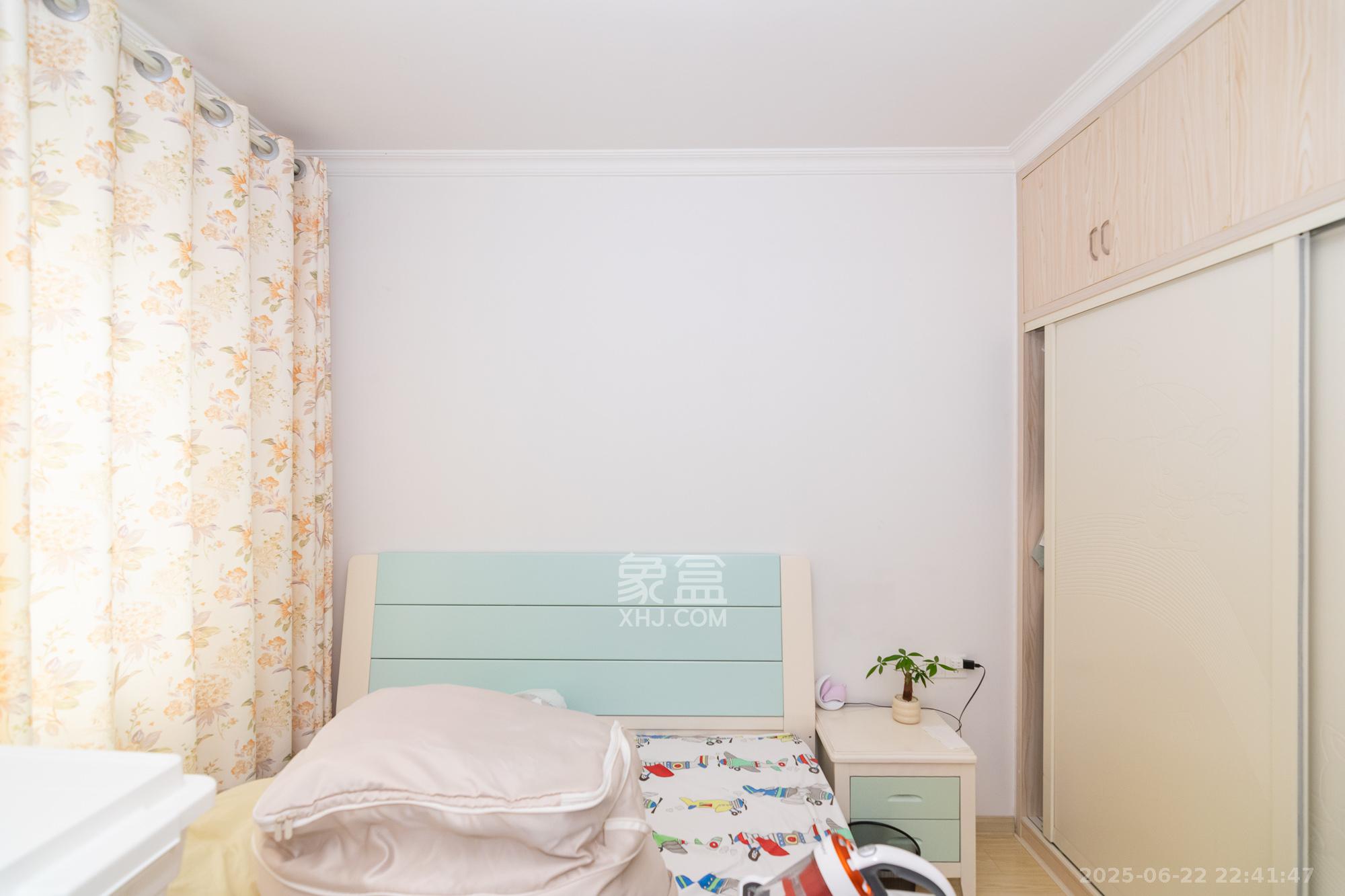 荣盛岳麓峰景 3室2厅2卫 66.0万 荣盛岳麓峰景 3室2厅2卫 66.0万卧室