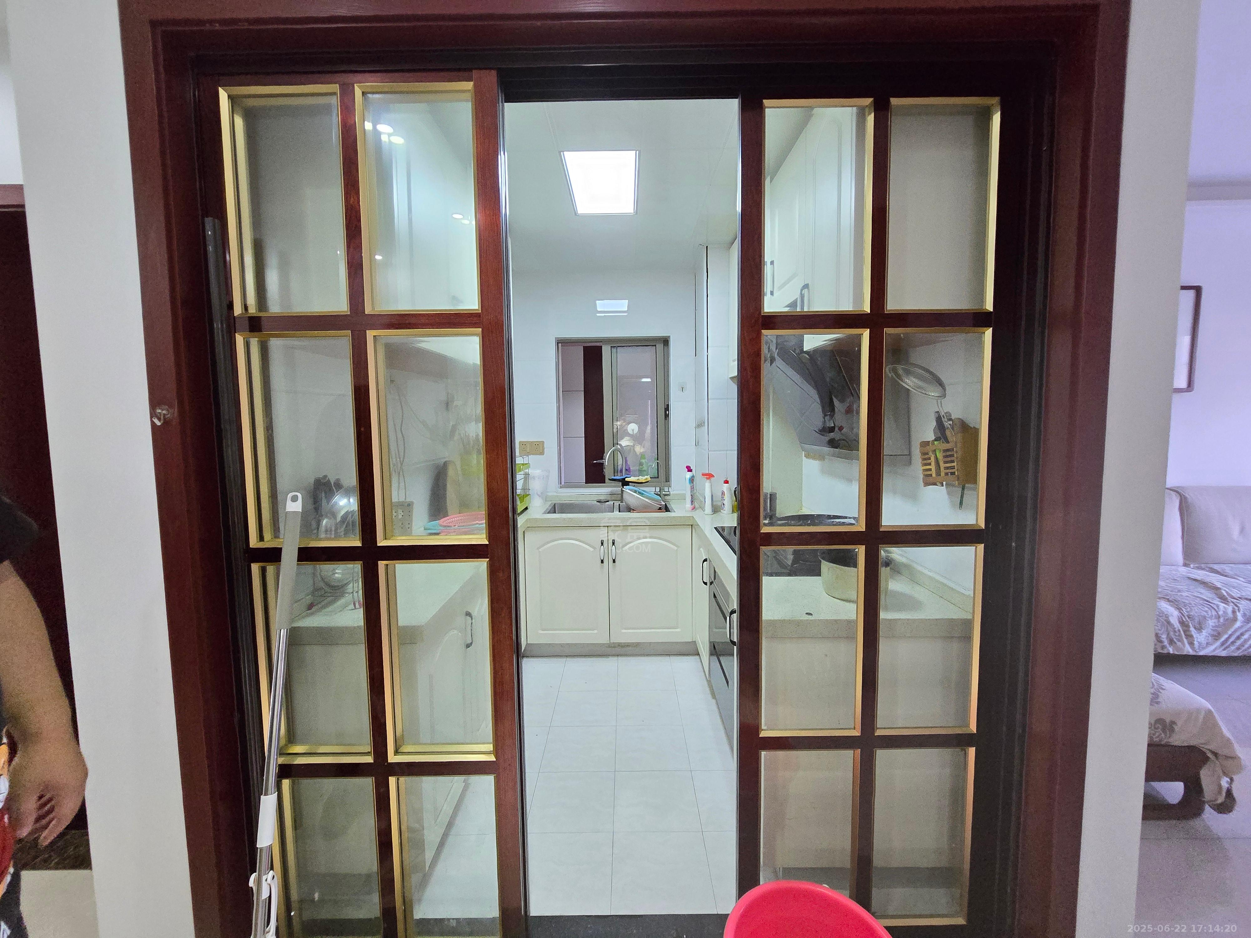 凯风珑城 3室2厅1卫 1500.0元/月 凯风珑城 3室2厅1卫 1500.0元/月室内图