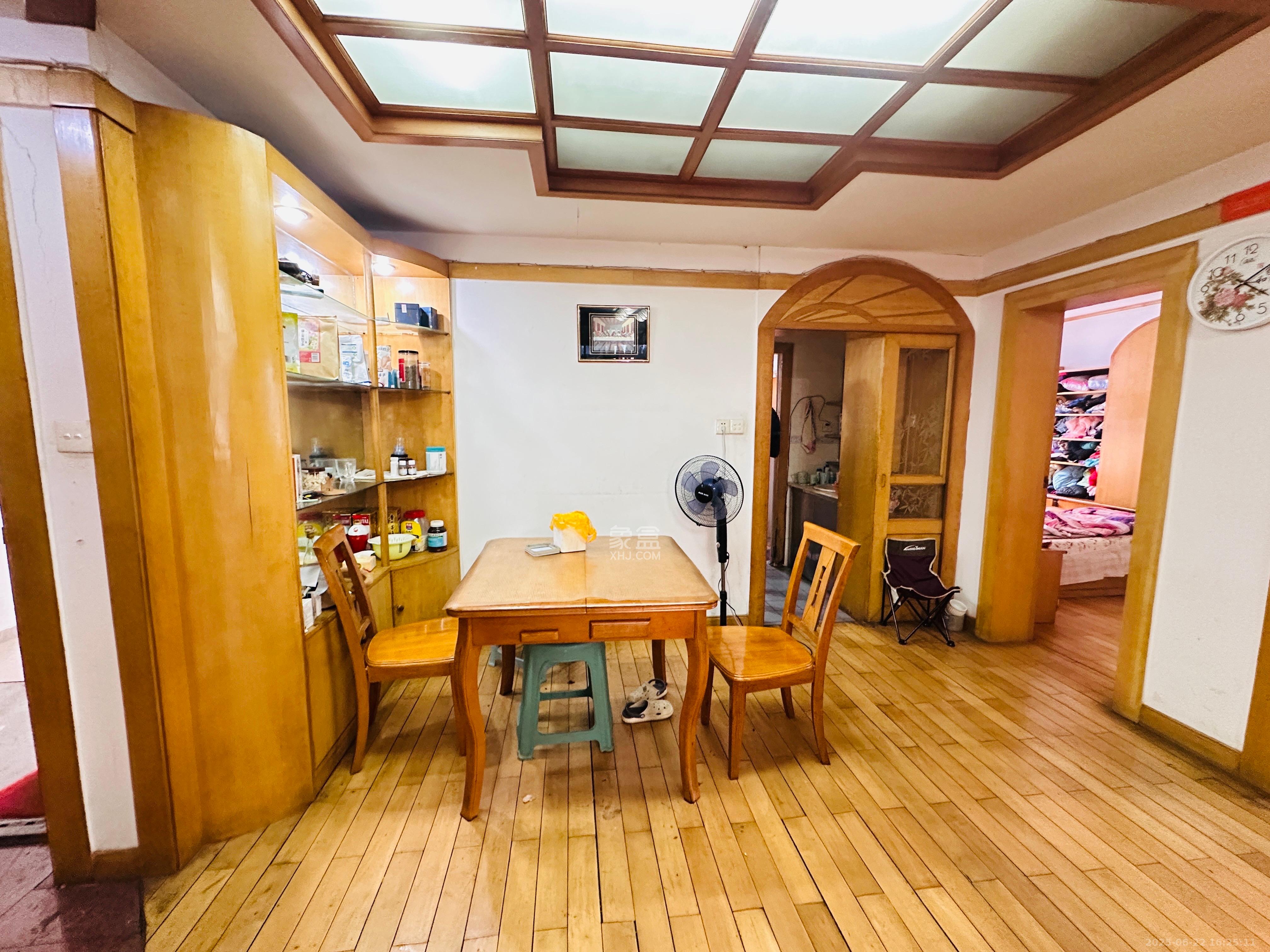 楚湘街二条巷散盘  3室2厅1卫    2300.0元/月室内图