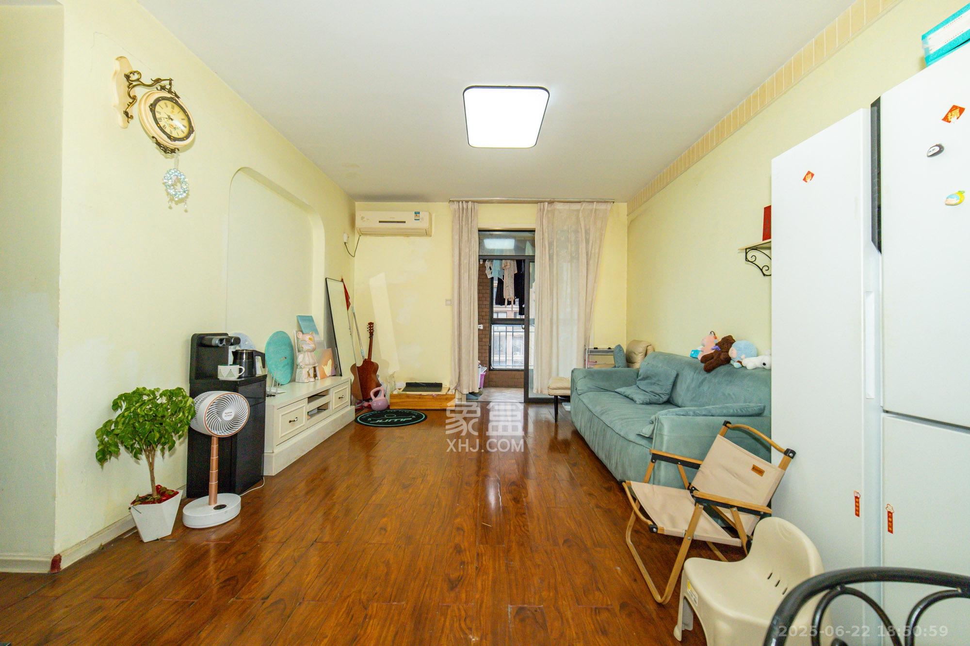 华润凤凰城一期  2室2厅1卫    51.8万 华润凤凰城一期  2室2厅1卫    51.8万客厅