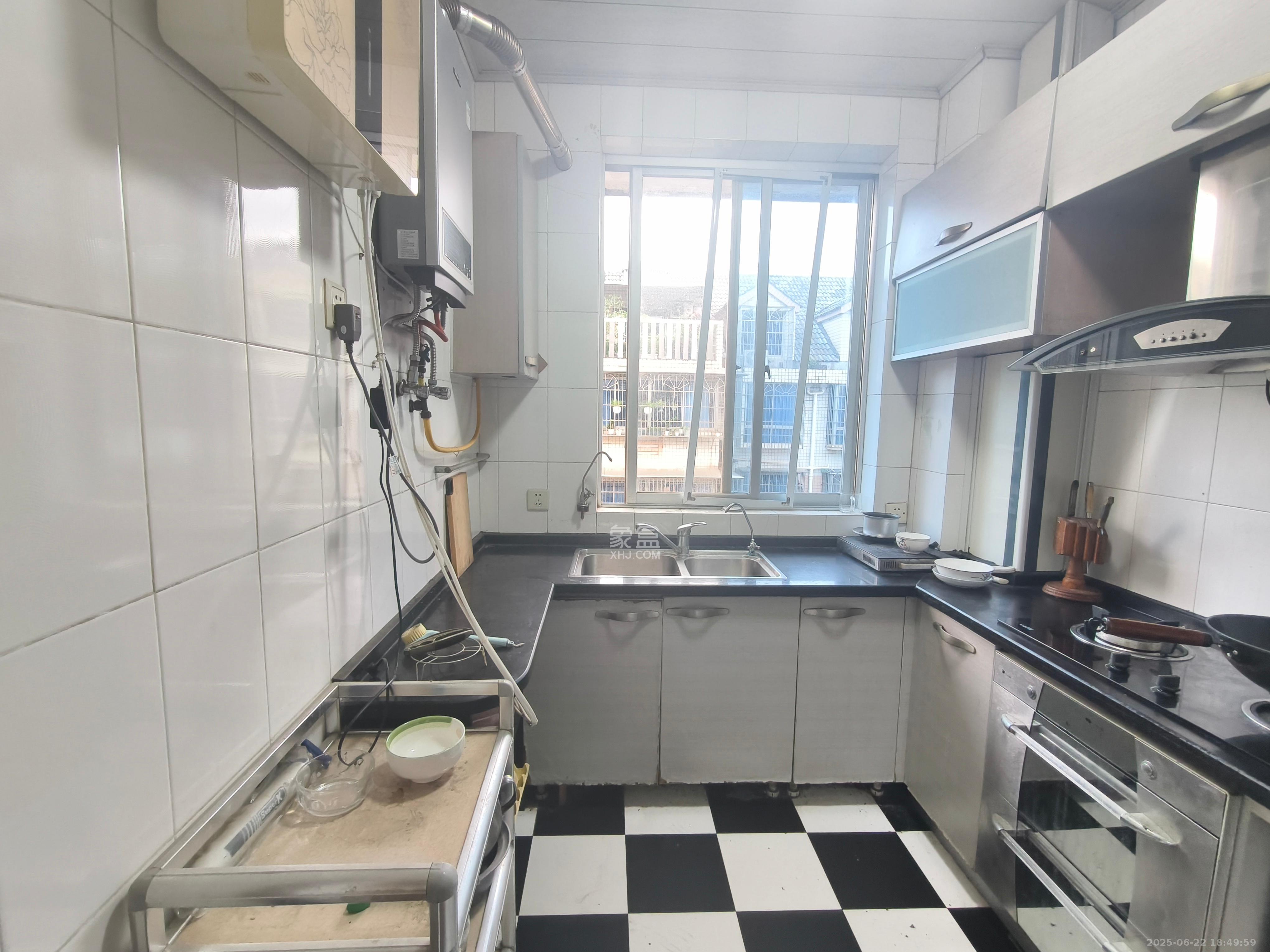 翡翠林居 3室2厅2卫 1600.0元/月 翡翠林居 3室2厅2卫 1600.0元/月室内图