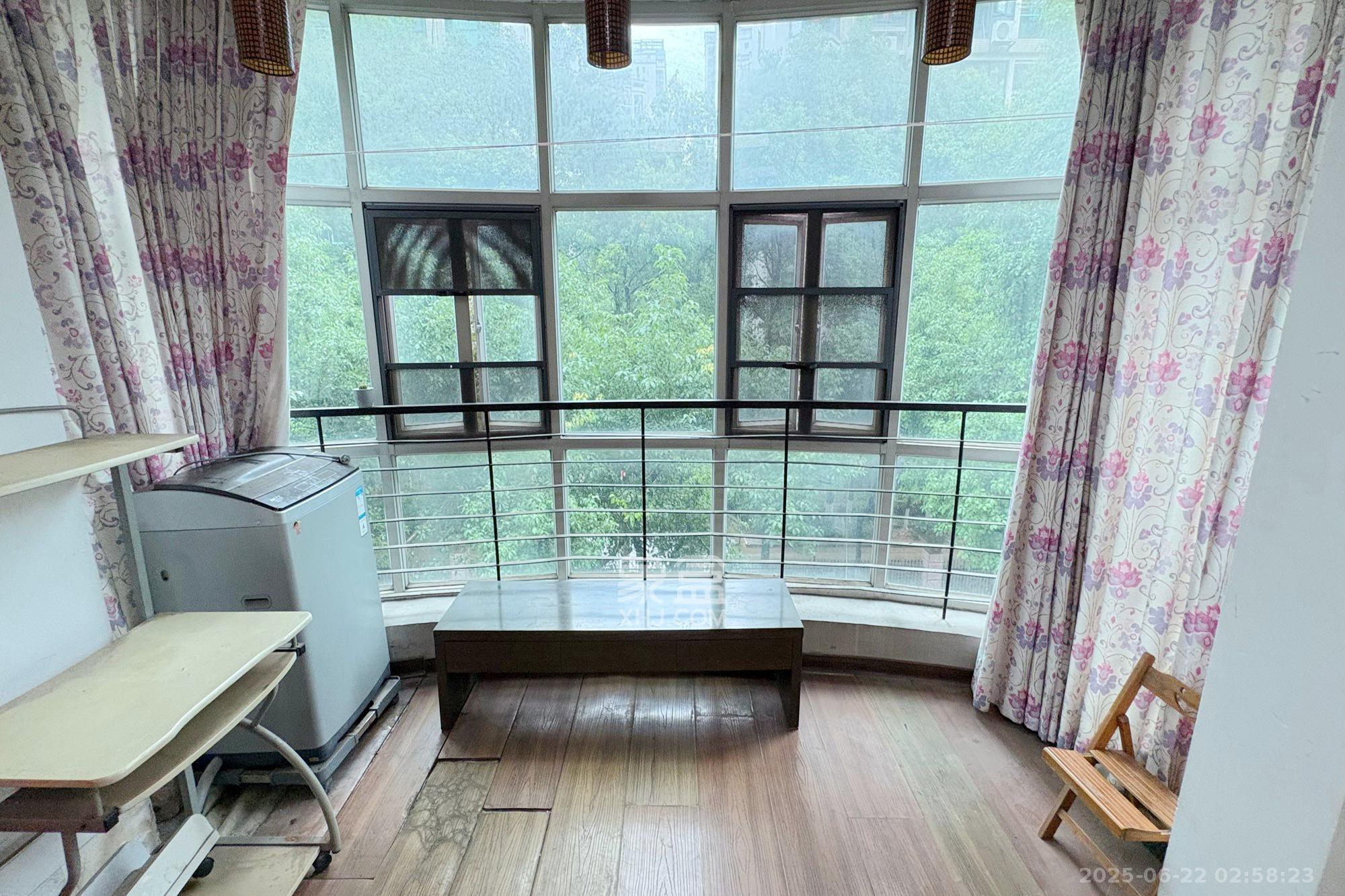 雍景园  2室2厅1卫   87.00万阳台