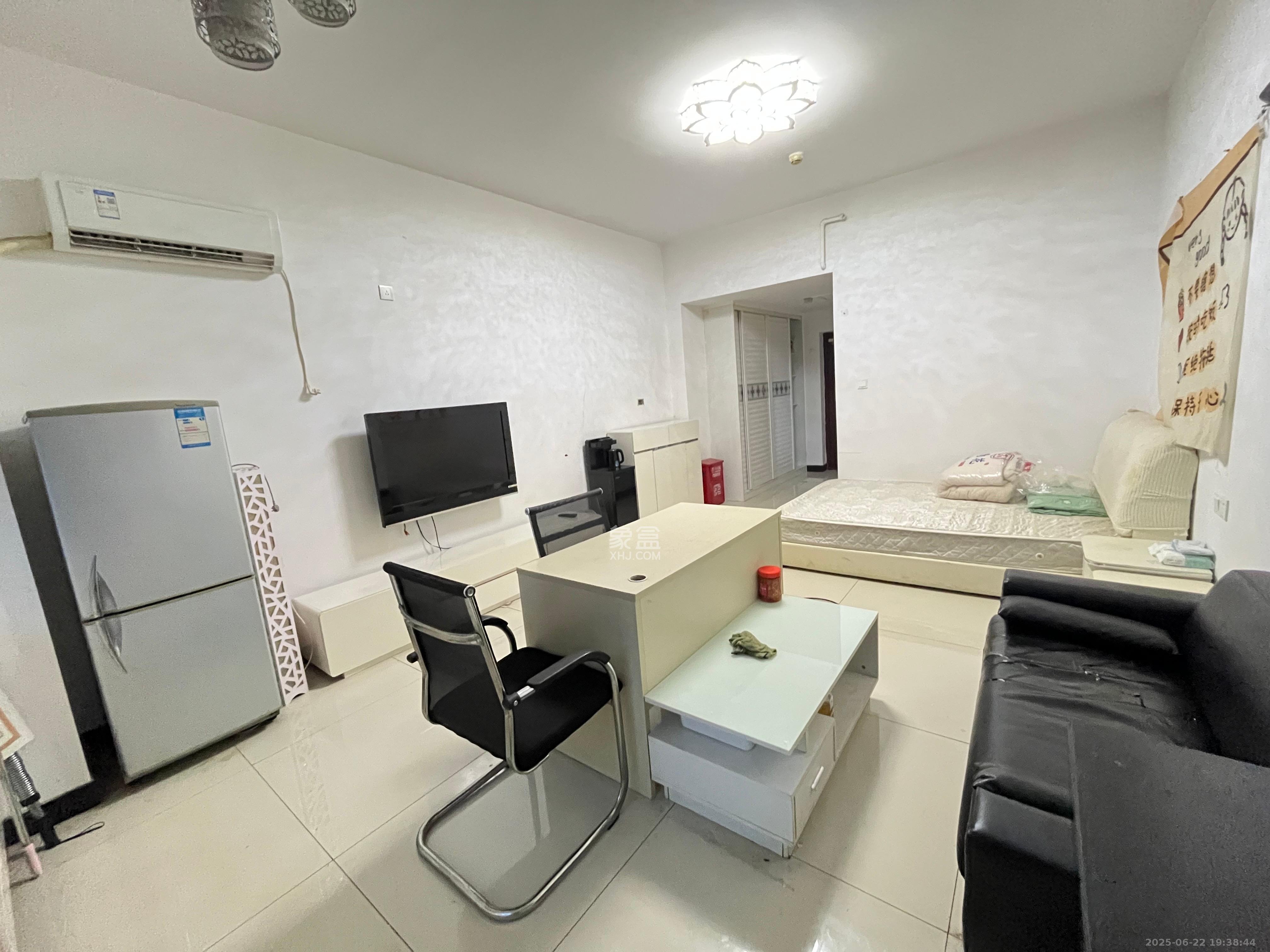 长房天翼未来城  1室1厅1卫    1700.0元/月室内图