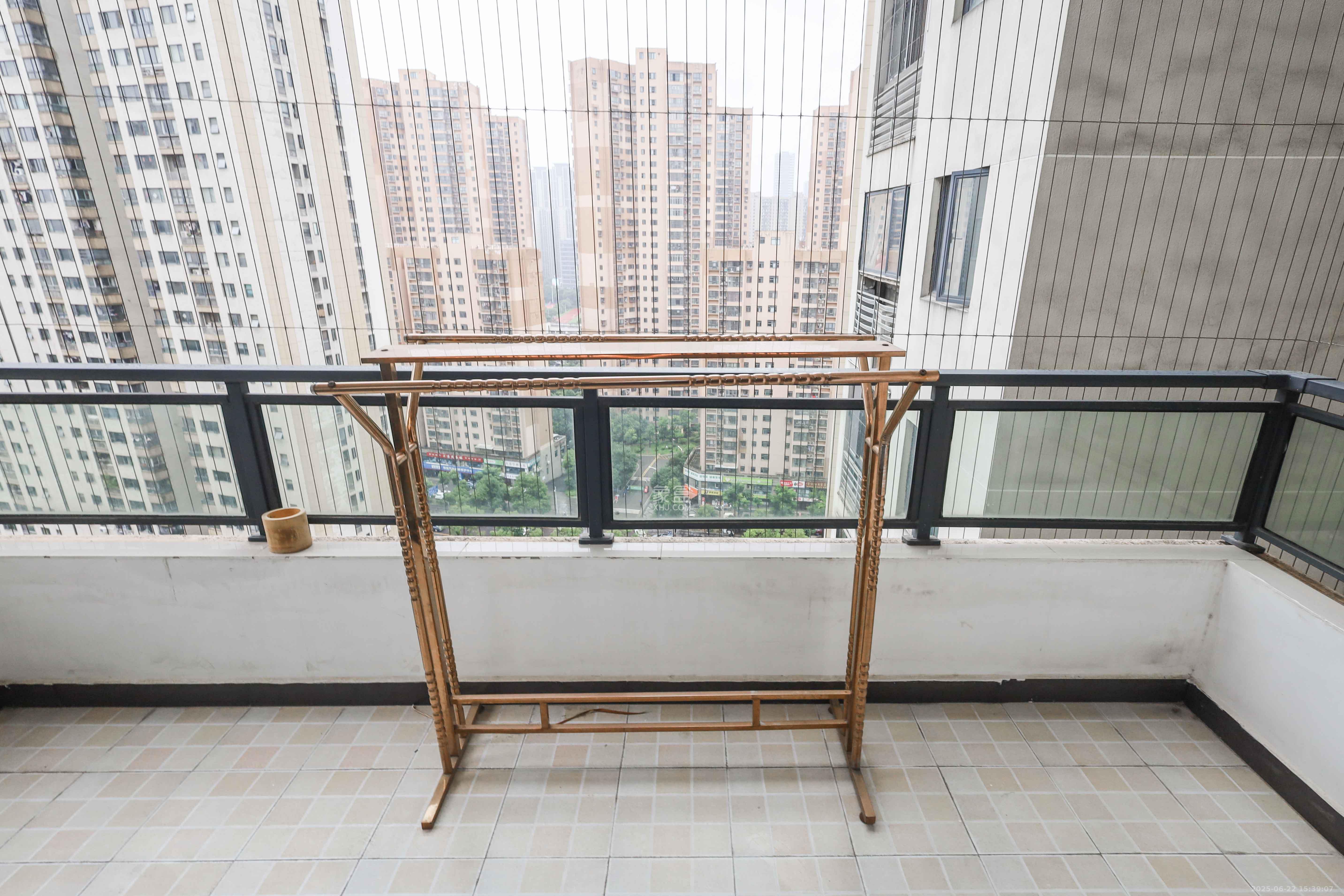 好莱城（弘德西街）  4室2厅2卫   115.00万阳台
