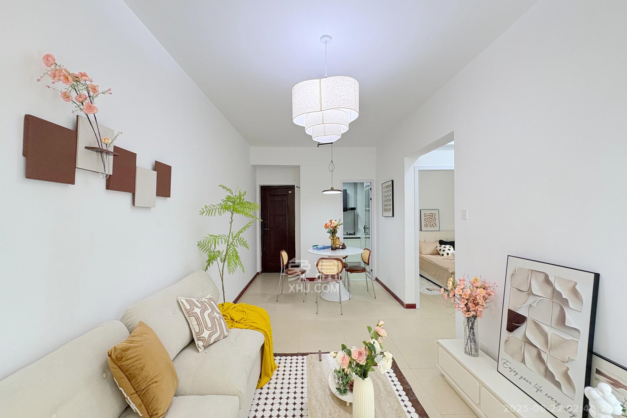 凯通国际城（凯通朝庭）  2室1厅1卫    55.0万客厅