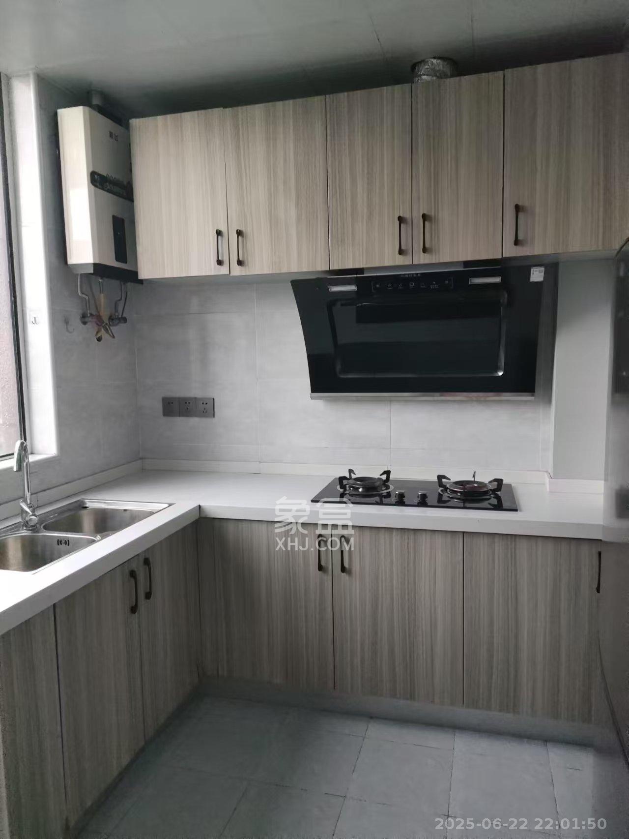 中天栖溪里  3室2厅2卫    3000.0元/月 中天栖溪里  3室2厅2卫    3000.0元/月室内图