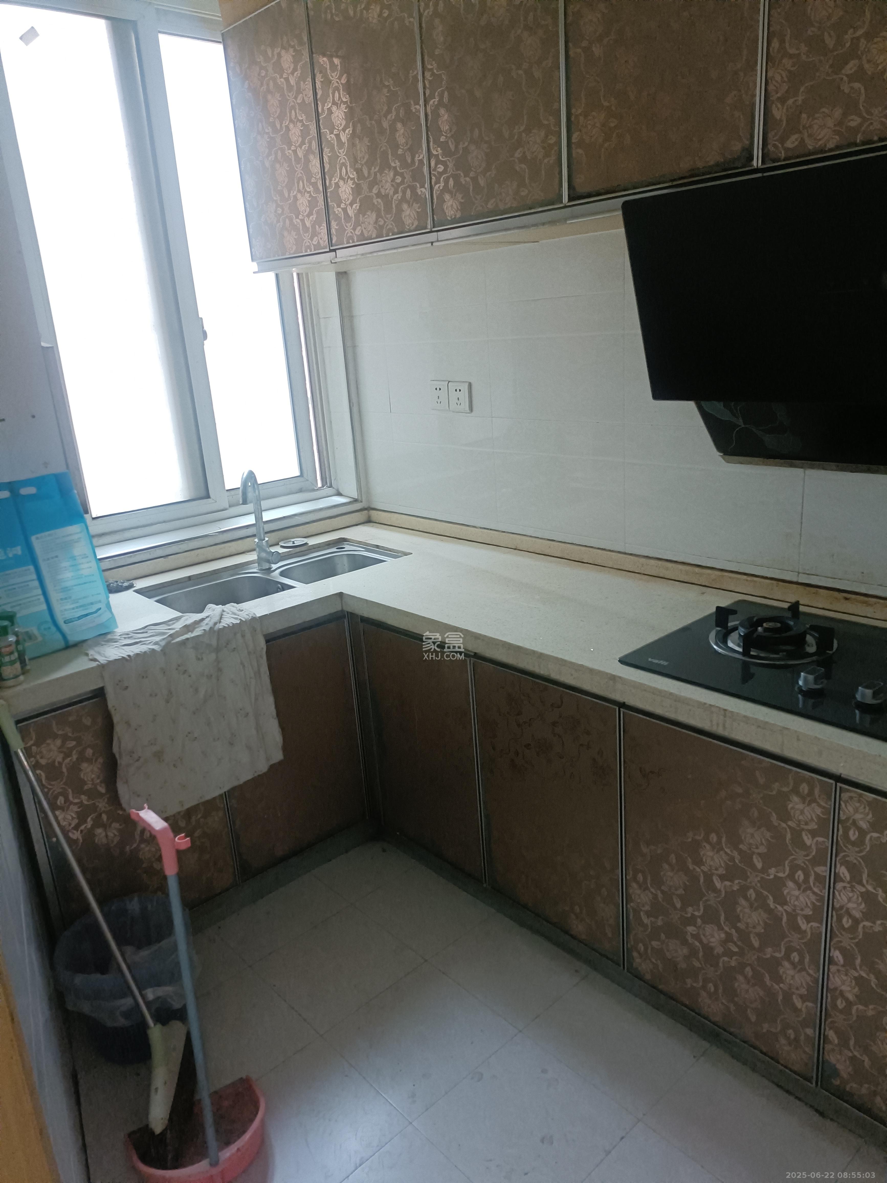 爵士湘  3室2厅2卫   1600.00元/月室内图