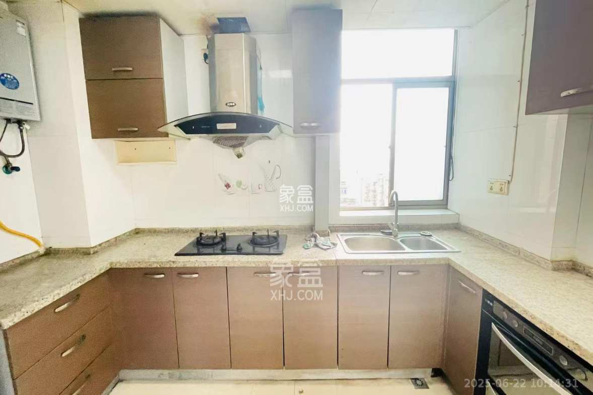 王府井公寓(福源公寓) 3室2厅2卫 5000.0元/月 王府井公寓(福源公寓) 3室2厅2卫 5000.0元/月室内图