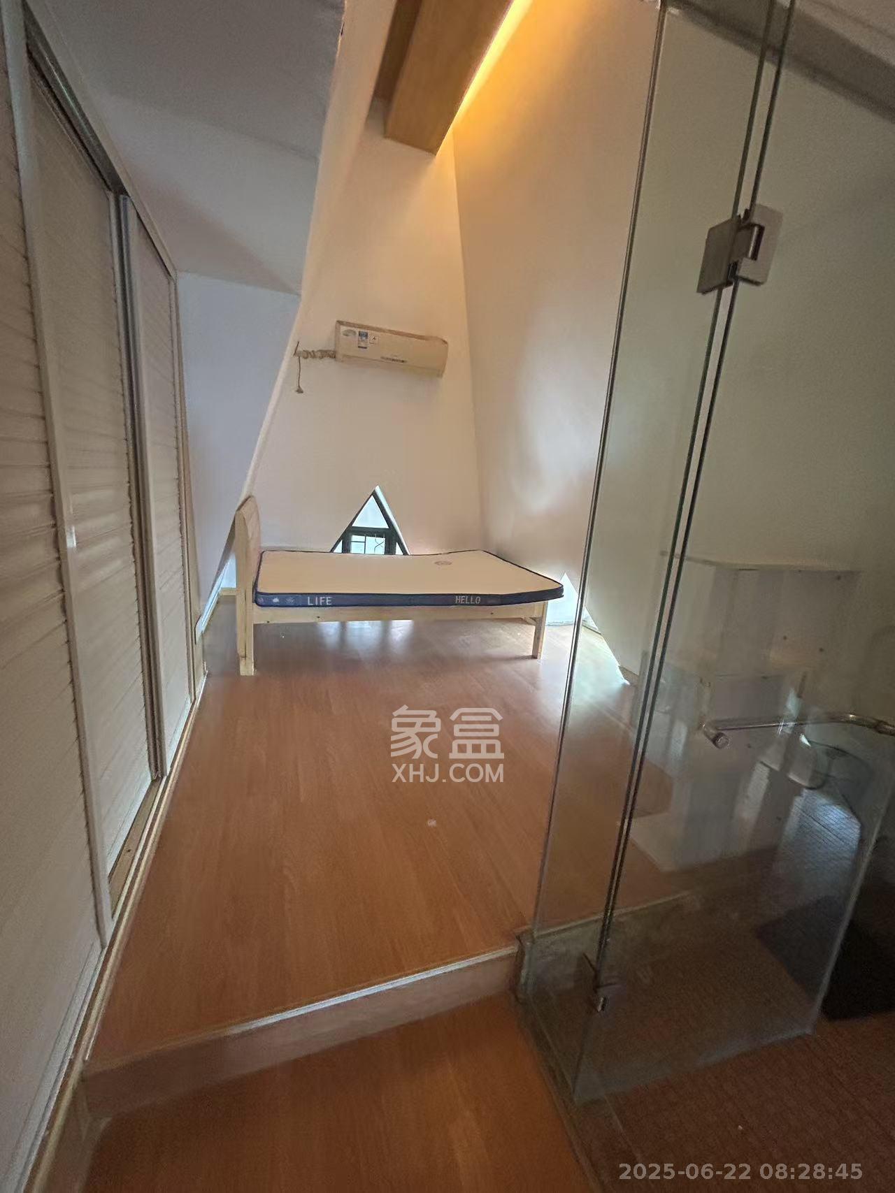 蝴蝶谷  4室2厅2卫   1800.00元/月室内图