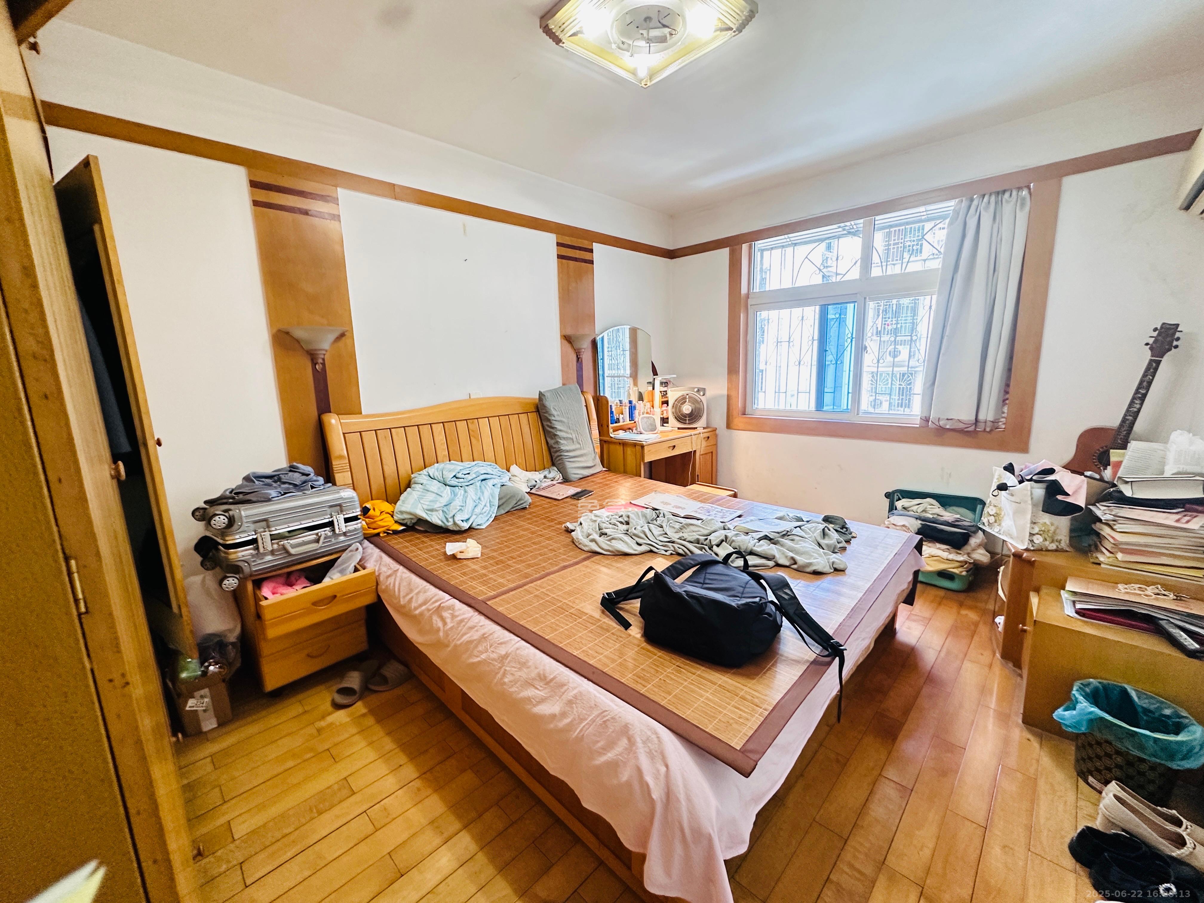 楚湘街二条巷散盘  3室2厅1卫    2300.0元/月室内图