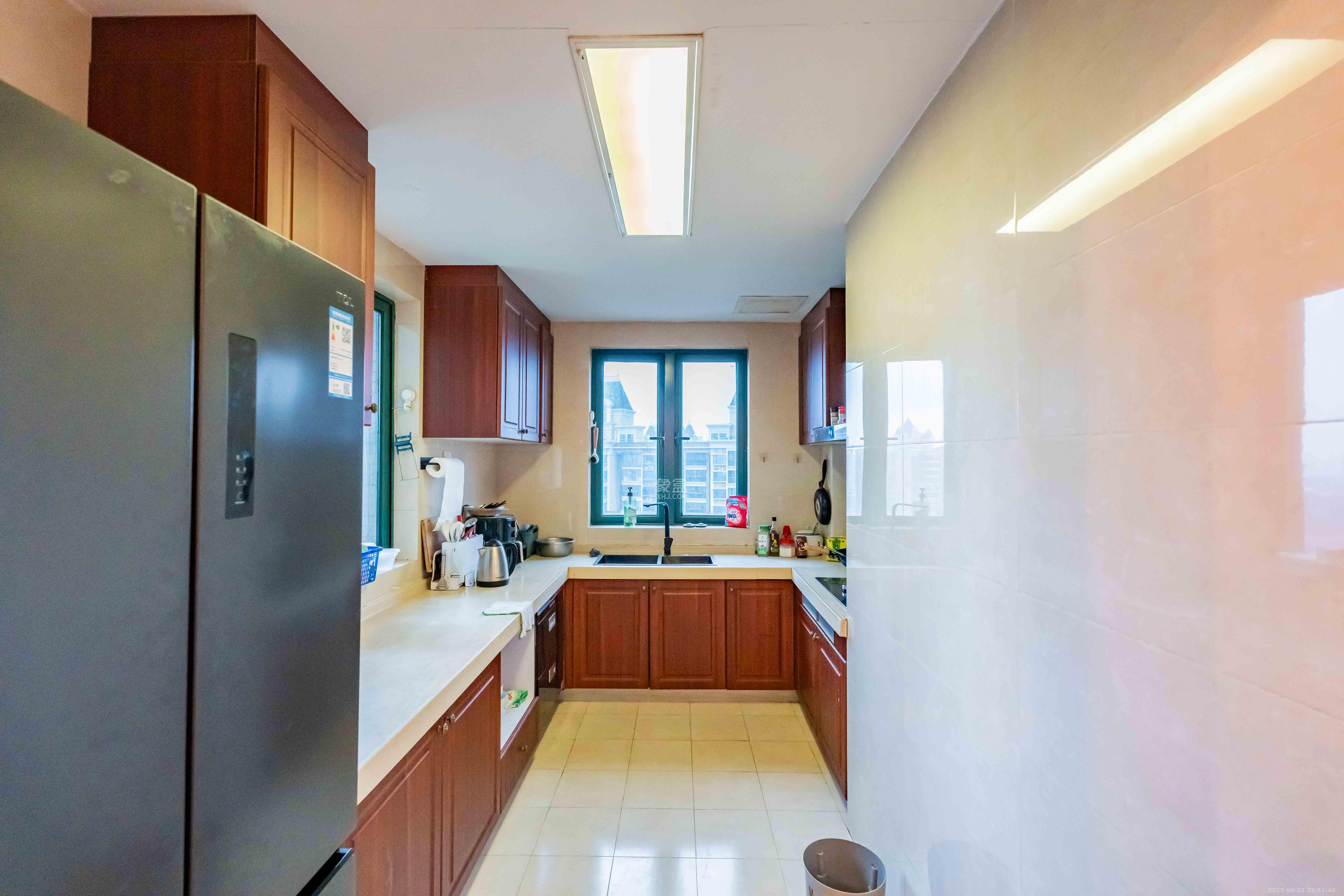 恒大雅苑  4室2厅2卫    132.0万 恒大雅苑  4室2厅2卫    132.0万厨房