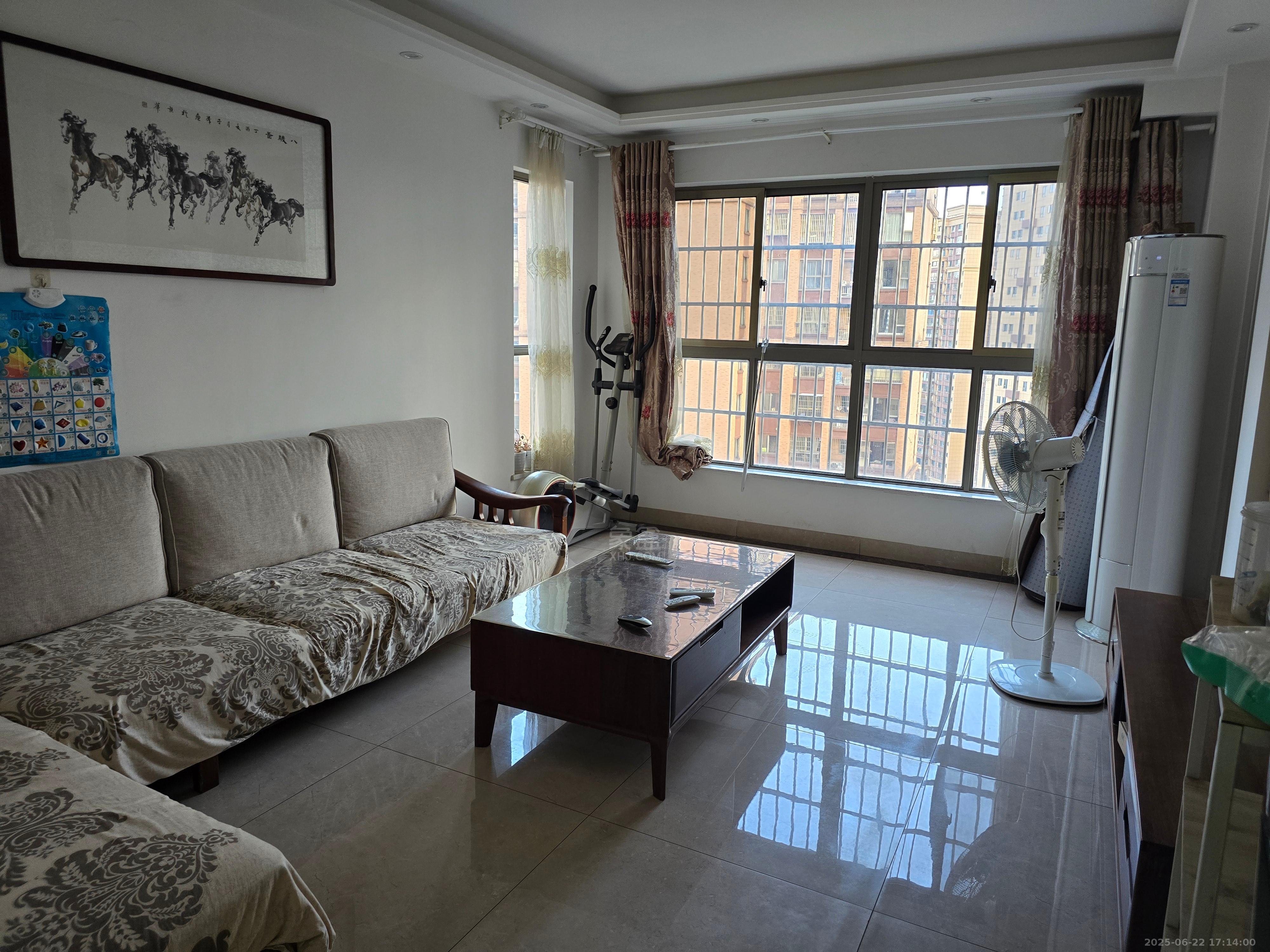 凯风珑城 3室2厅1卫 1500.0元/月 凯风珑城 3室2厅1卫 1500.0元/月室内图