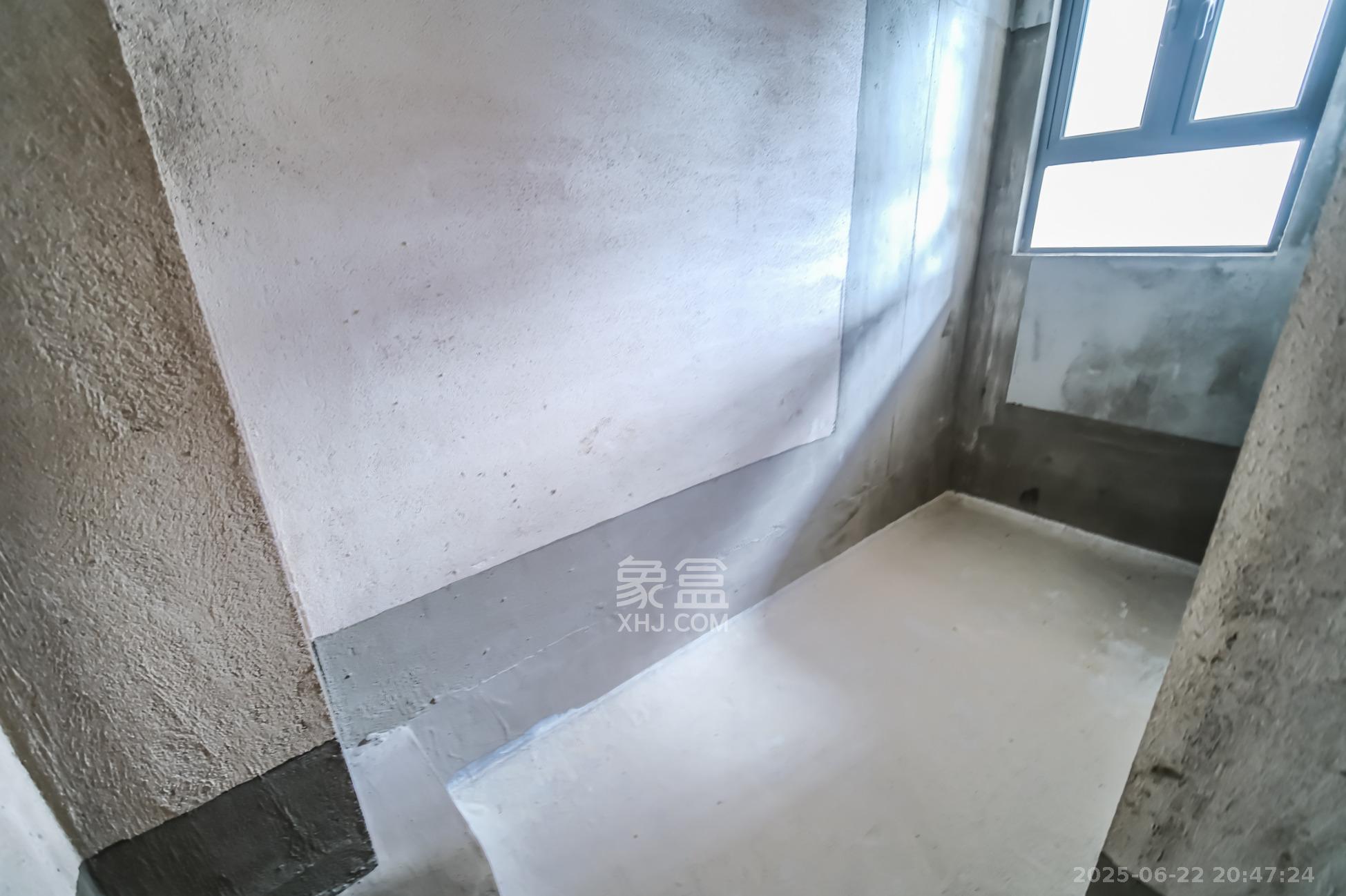 荣盛城  3室2厅2卫   80.00万卫生间