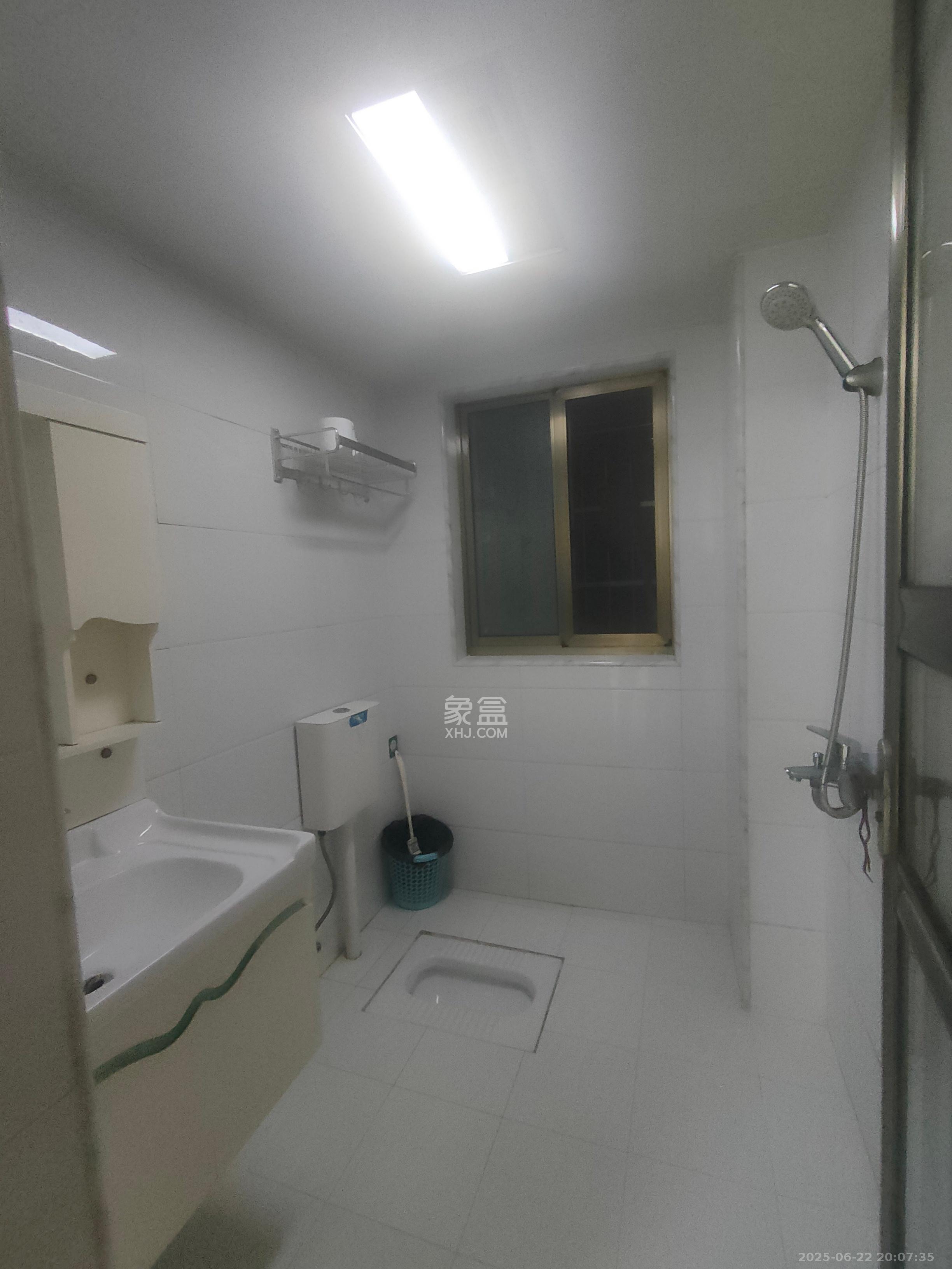 嘉顺苑 3室1厅1卫 2100.0元/月 嘉顺苑 3室1厅1卫 2100.0元/月室内图