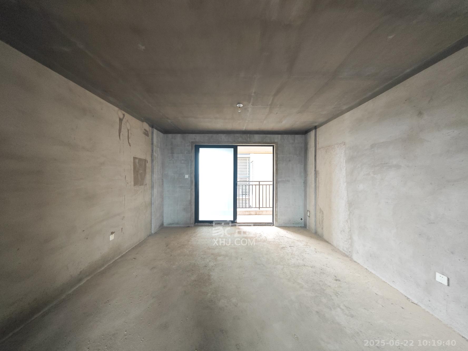 中建嘉和城  4室2厅2卫   113.00万客厅