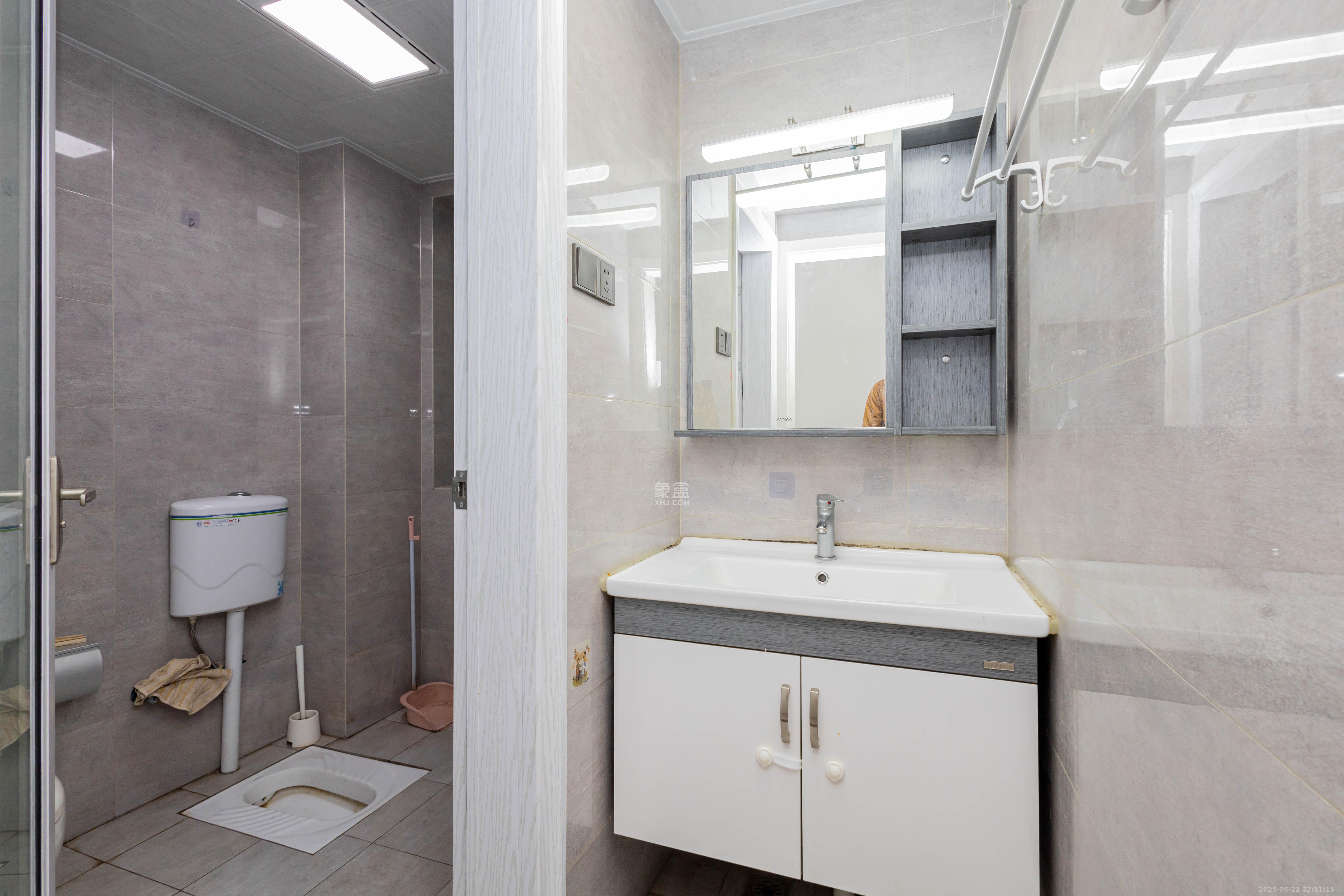 金科天悦(金科美邻汇) 3室2厅1卫 59.8万 金科天悦(金科美邻汇) 3室2厅1卫 59.8万卫生间