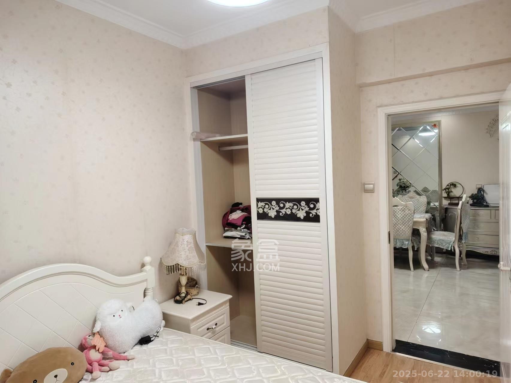 新城新世界一二三期  2室2厅1卫    2800.0元/月室内图