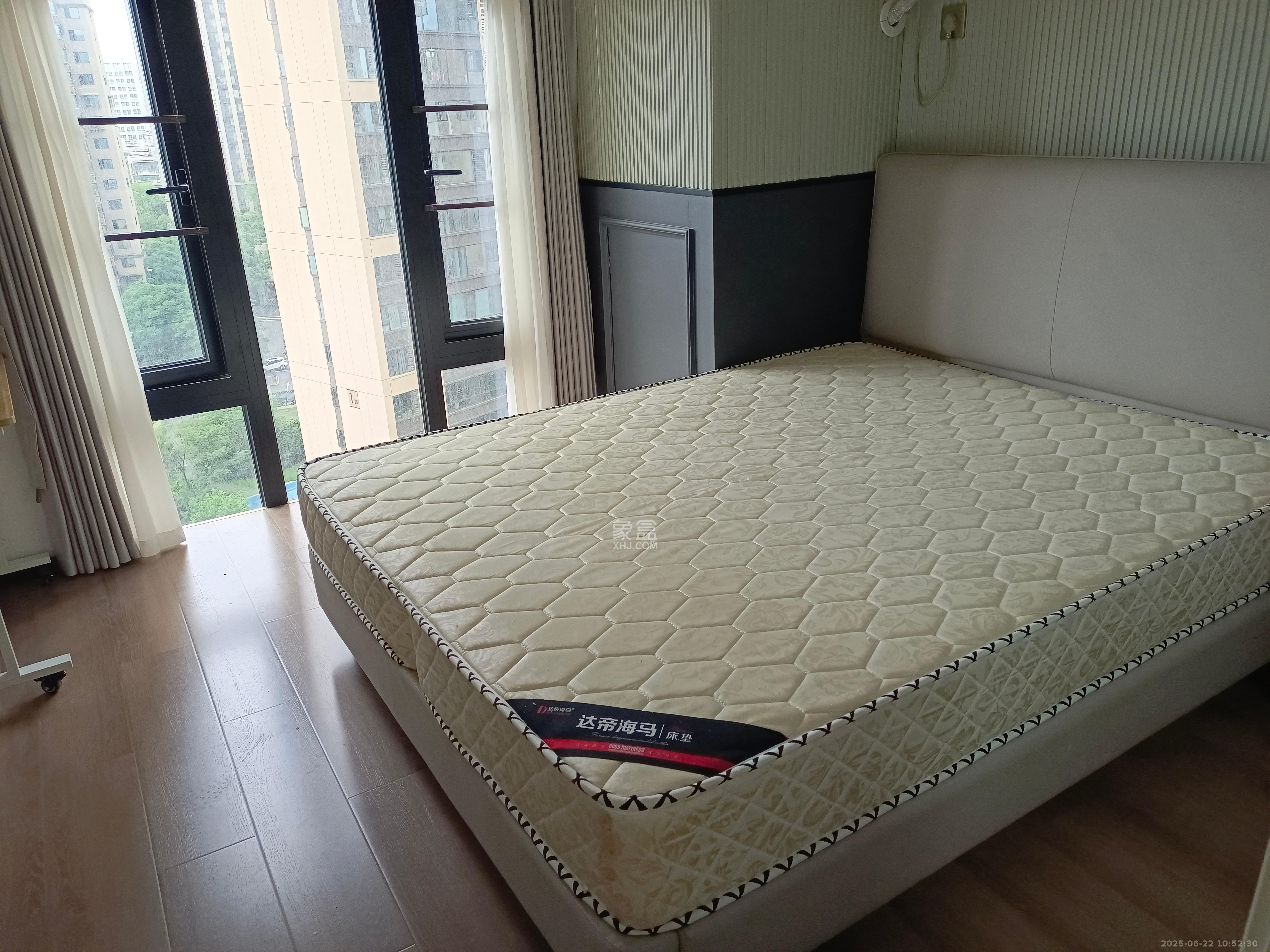 越秀悦湖台  2室1厅1卫    2400.0元/月室内图