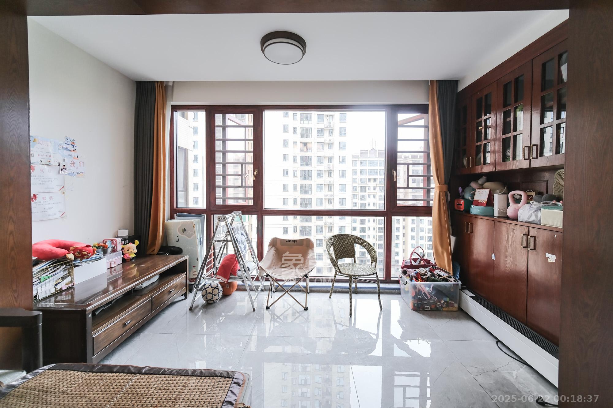 星雅美辰 4室2厅2卫 125.0万 星雅美辰 4室2厅2卫 125.0万阳台