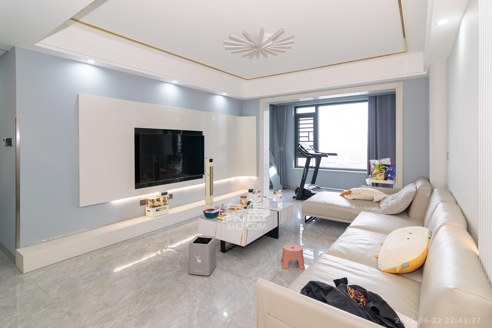 大汉公园里(大汉幸福佳园) 4室2厅2卫 78.0万 大汉公园里(大汉幸福佳园) 4室2厅2卫 78.0万客厅